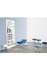 MIRROR SCULPTURE 帶有 一個金字塔型的鏡面雕塑