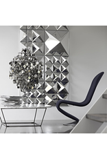 MIRROR SCULPTURE 帶有四個金字塔型的鏡面雕塑