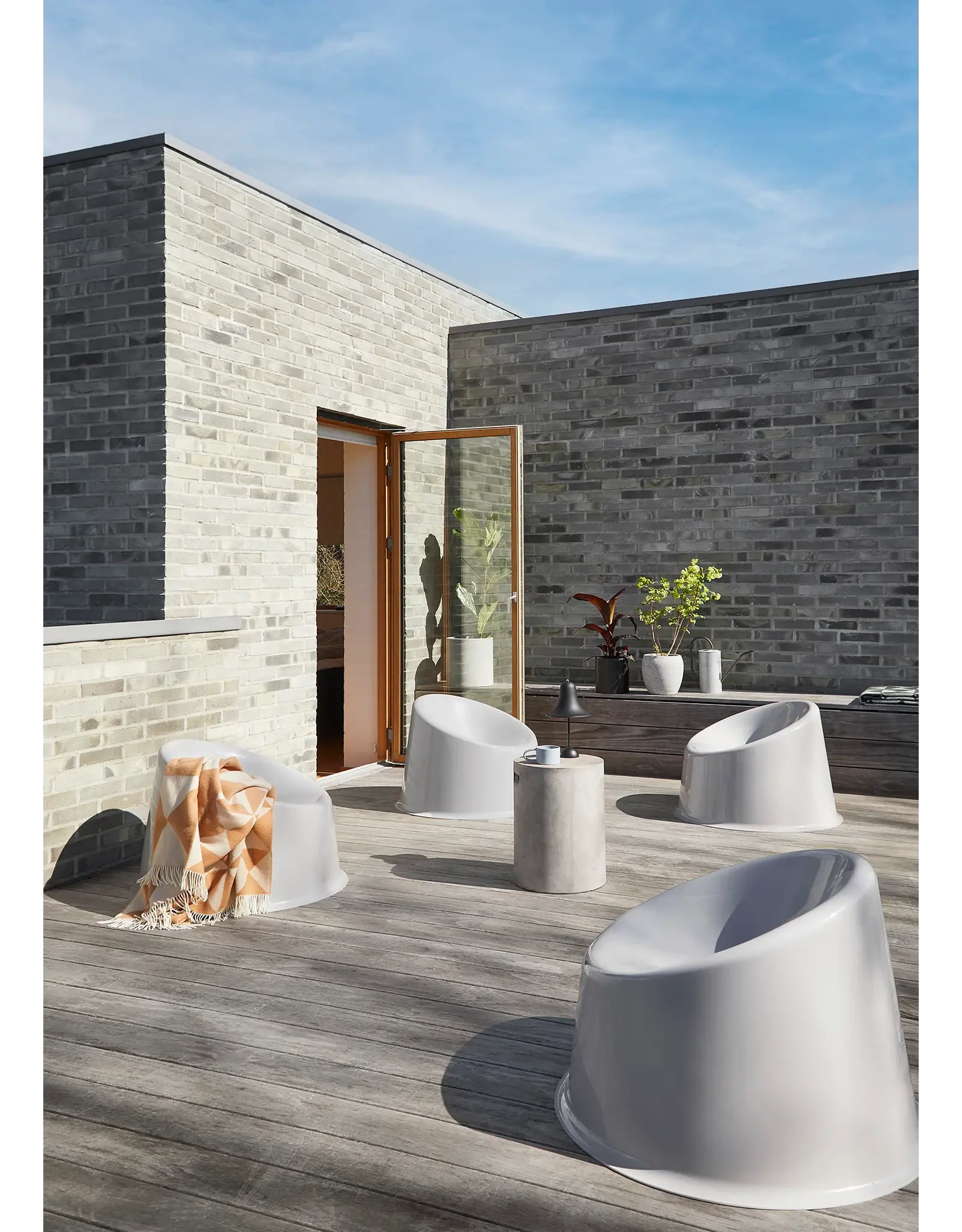 PANTO POP CHAIR IN WHITE