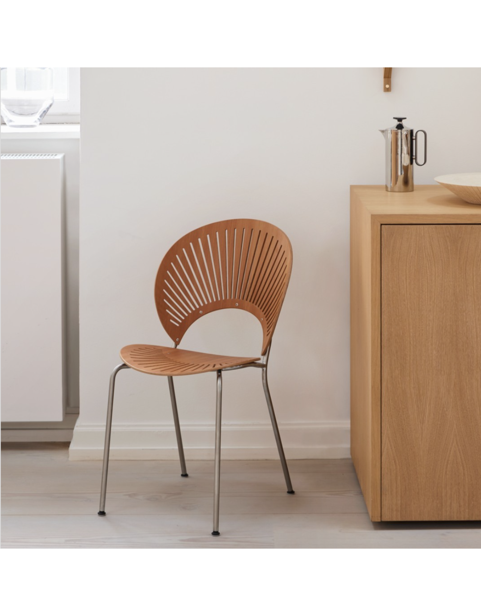 (BARGAIN CORNER) WALNUT TRINIDAD CHAIR