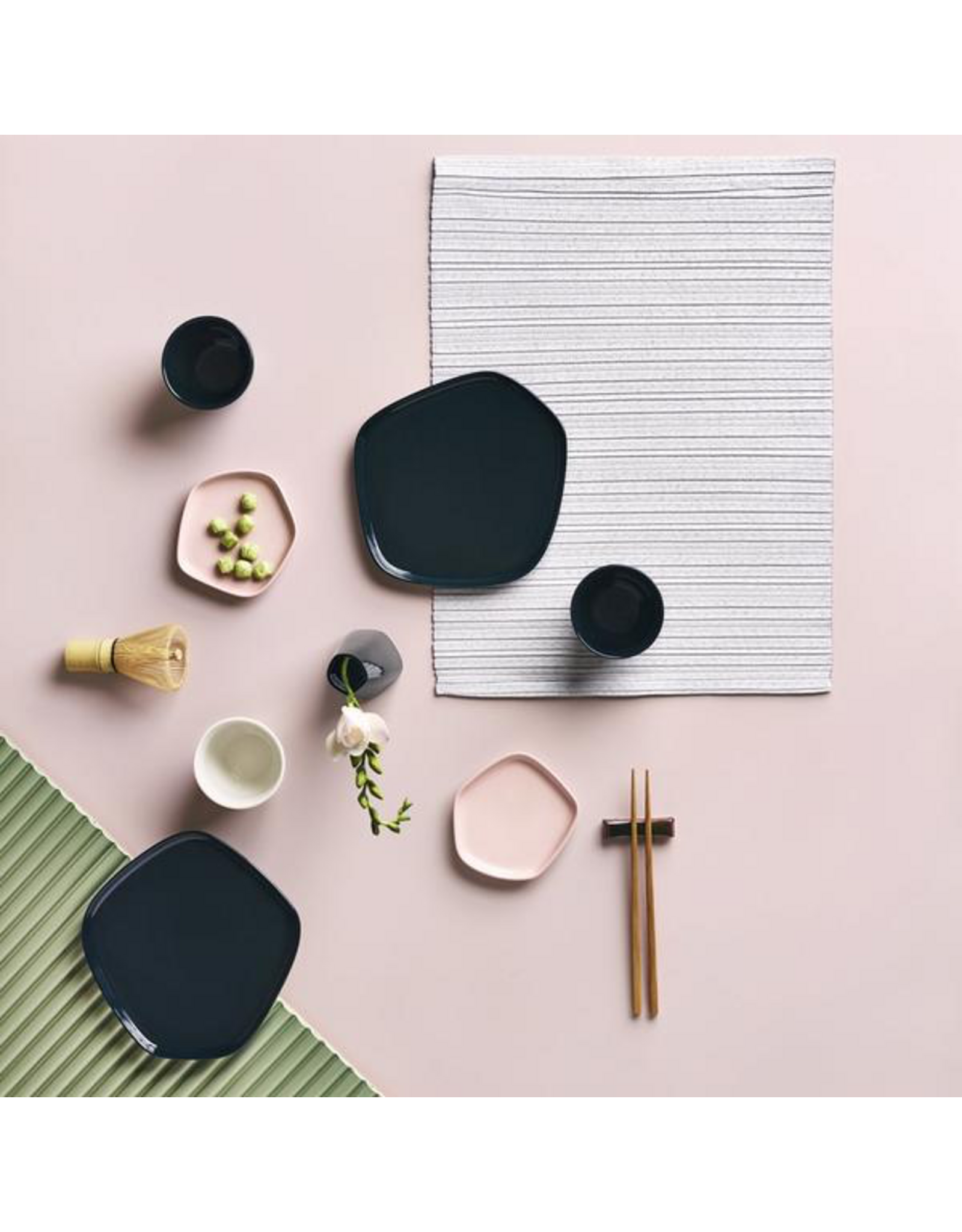 IITTALA X ISSEY MIYAKE CUP IN DARK GREEN