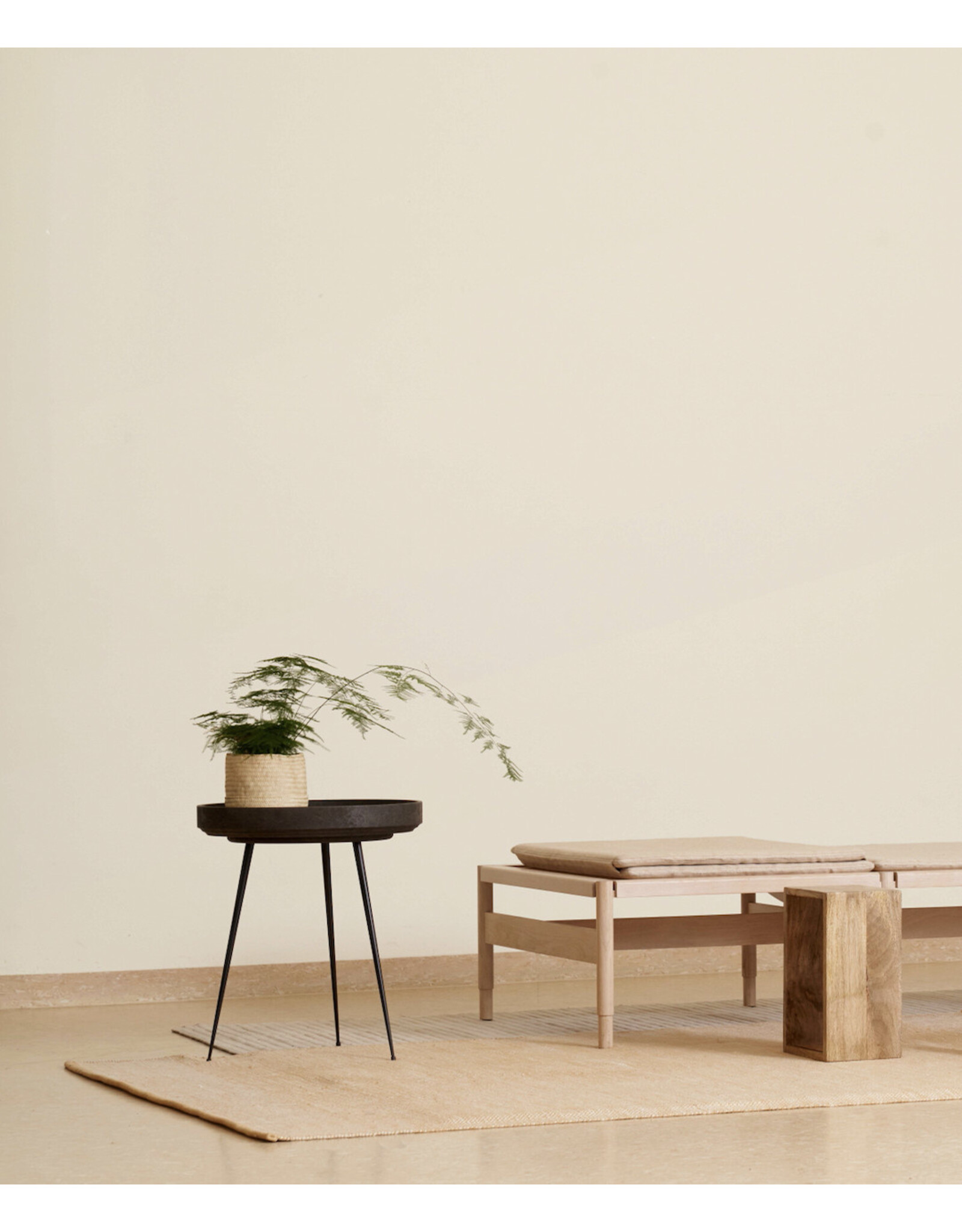 BOWL TABLE IN COFFEE WASTE BLACK