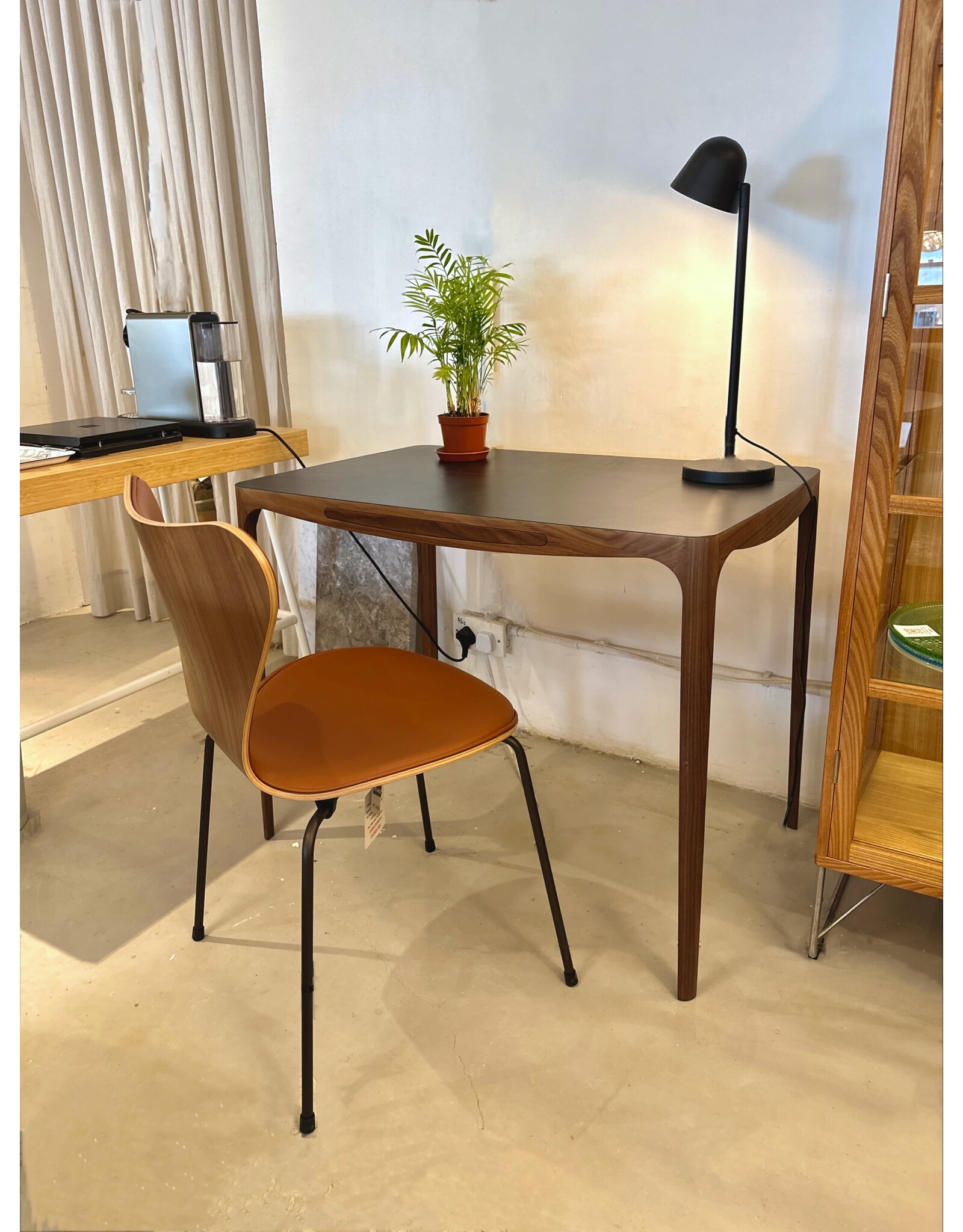 (SHOWROOM ITEM) AK 1310 DESK