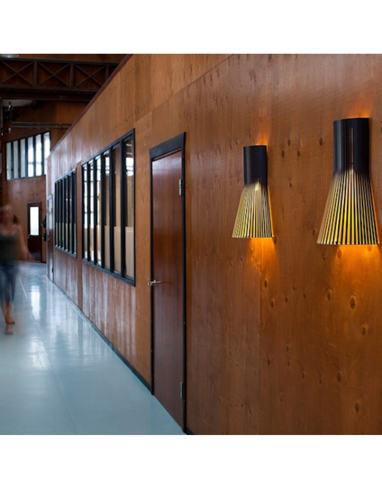 SECTO 4231 WALL LAMP IN BLACK