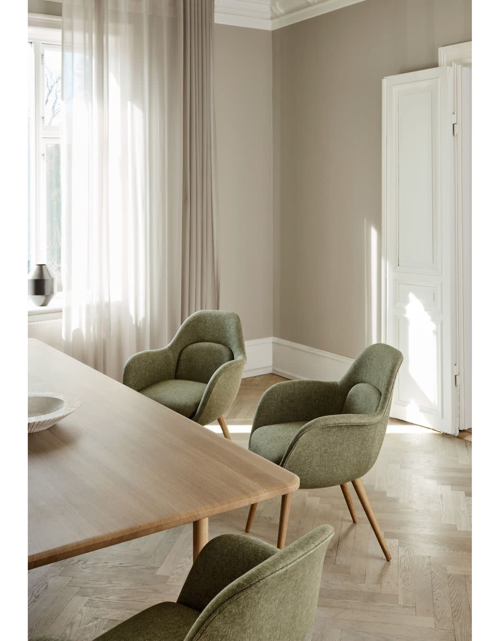 1777 SWOON DINING CHAIR