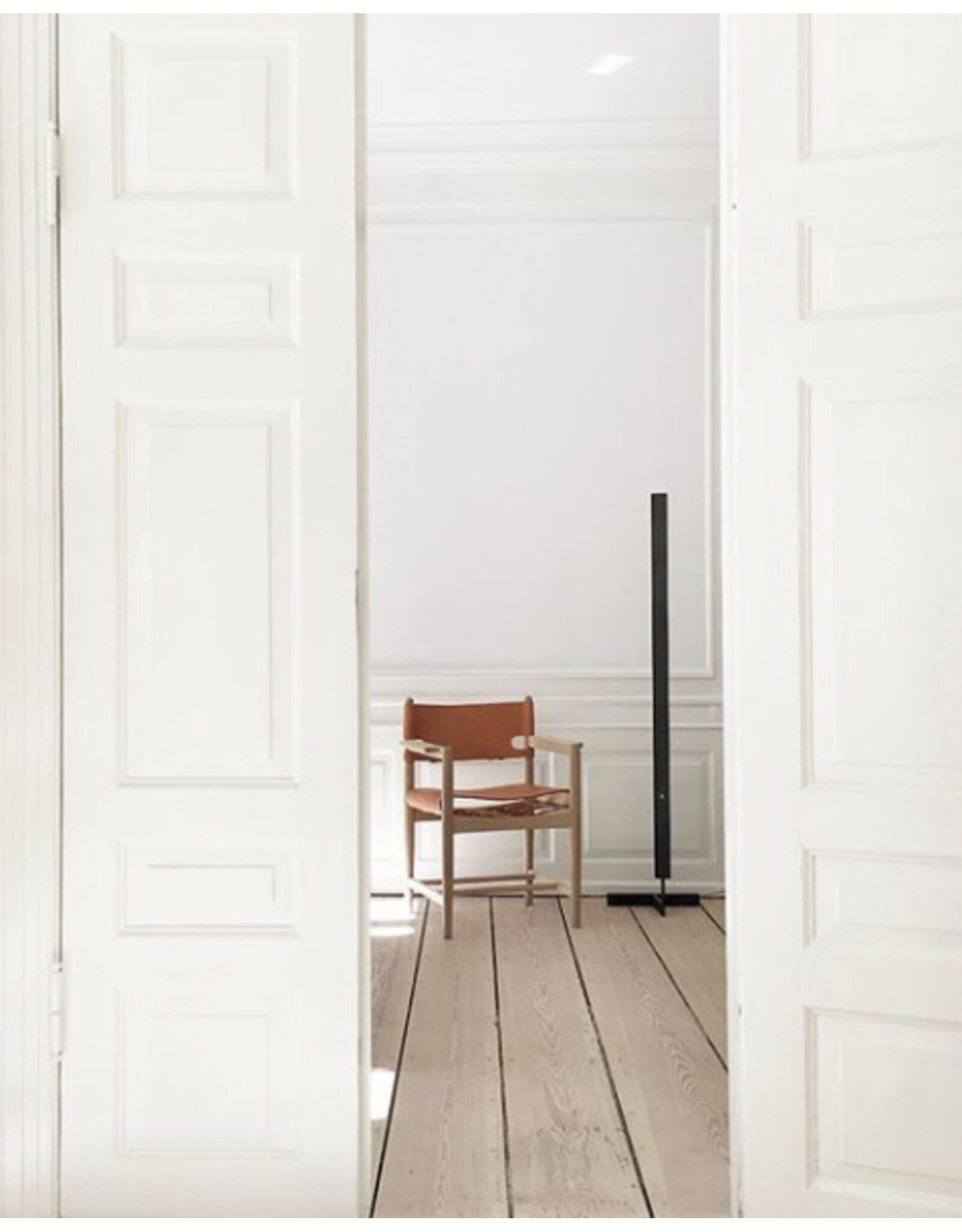 THE SPANISH DINING CHAIR WITH ARMS