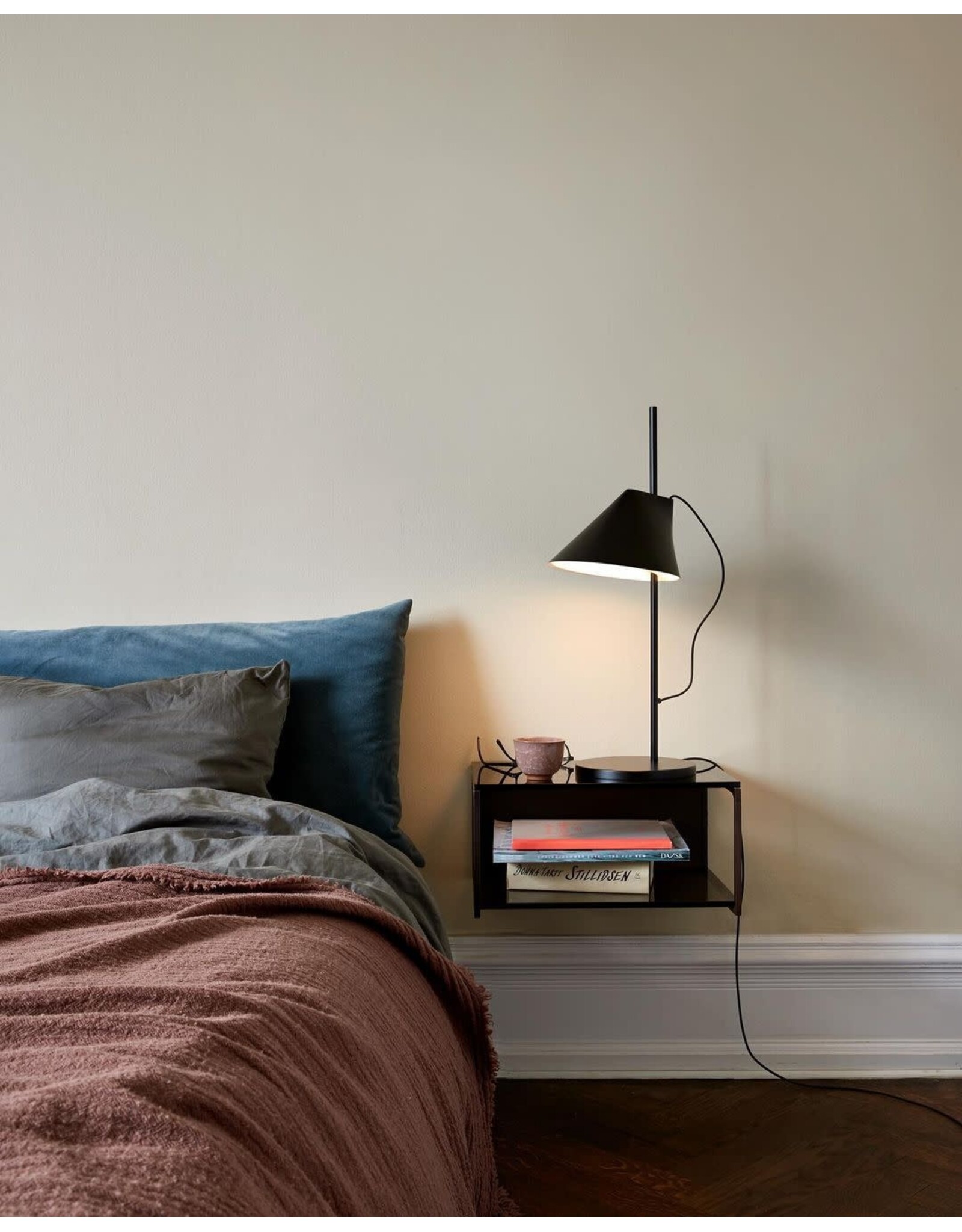 YUH BRASS TABLE LAMP