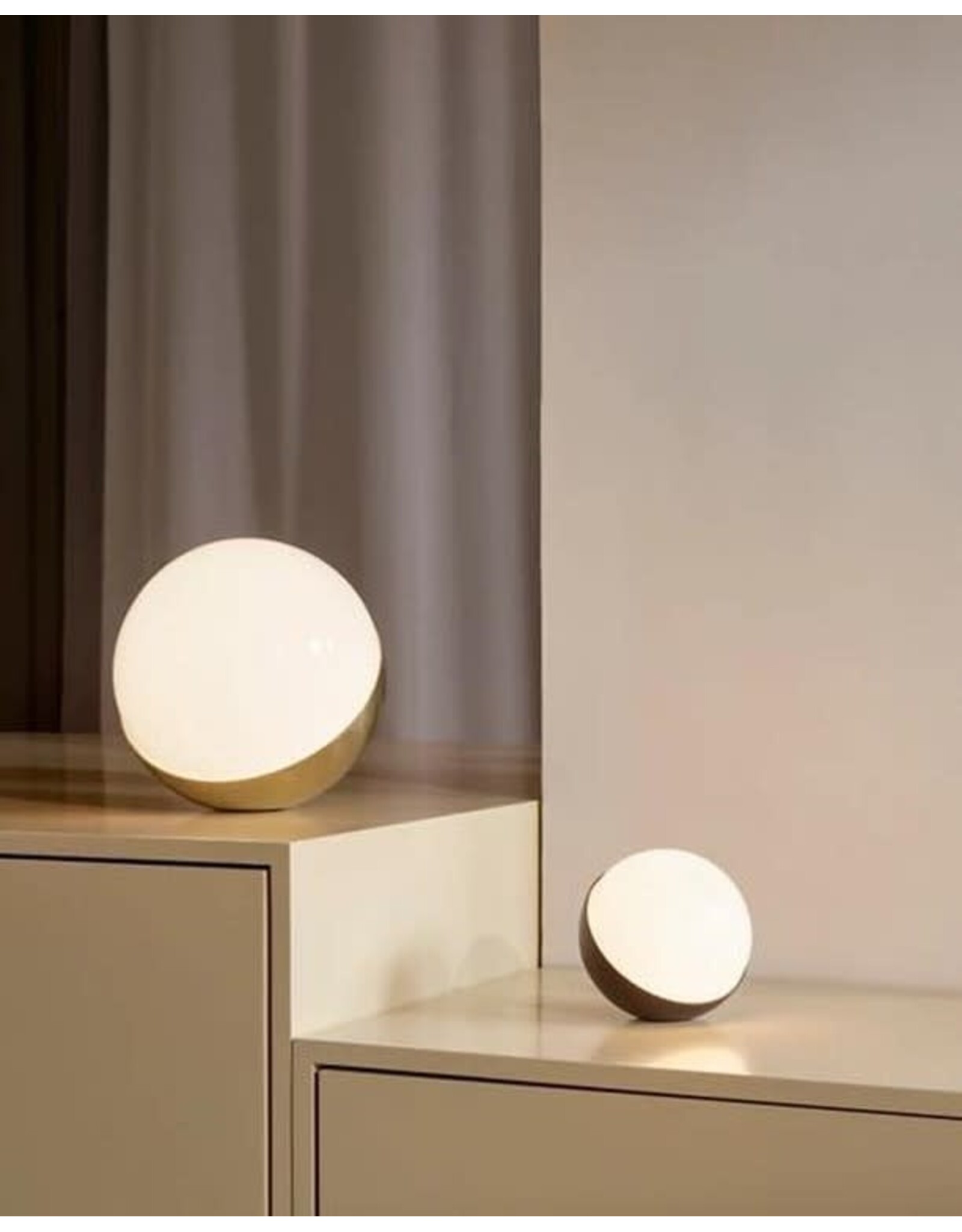 VL STUDIO 320 TABLE LAMP