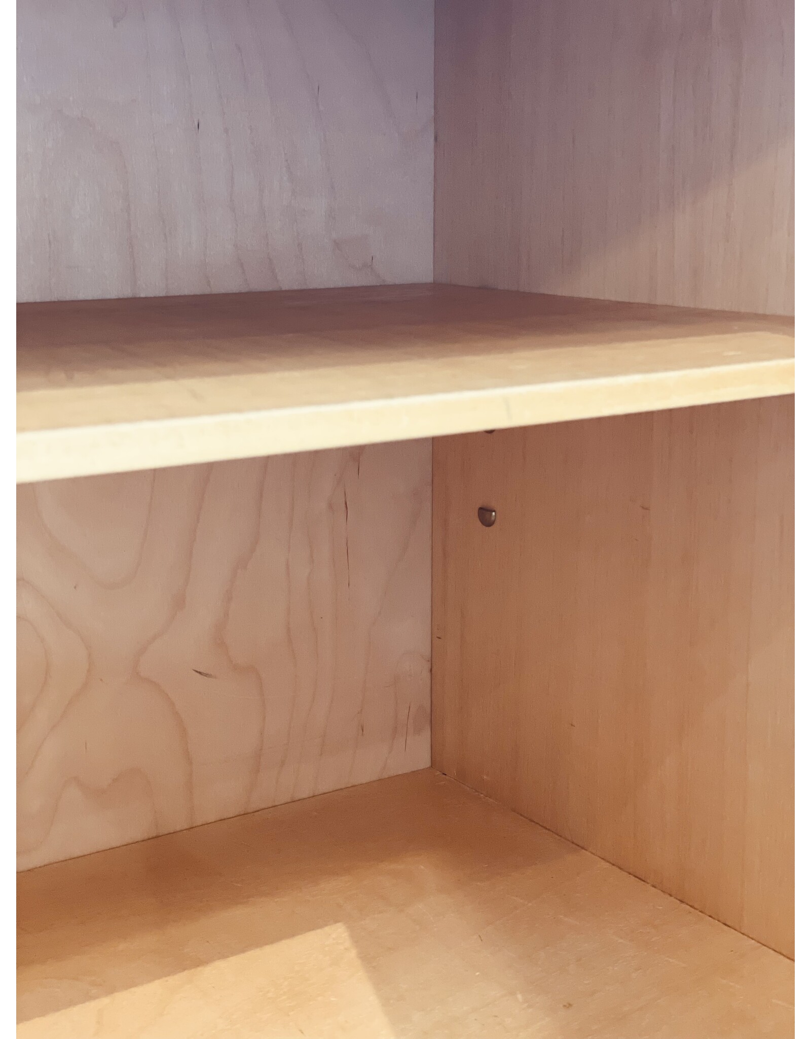 1960 年代柚木餐邊櫃，附雕花浮雕門