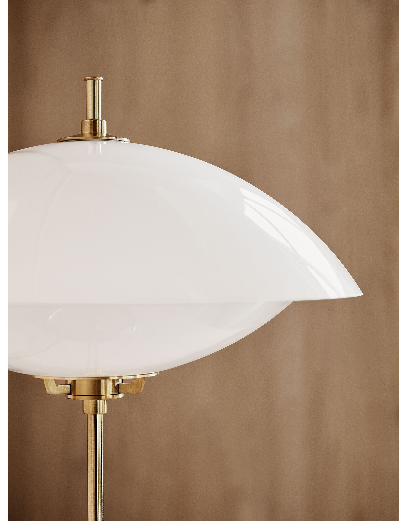 CLAM TABLE LAMP