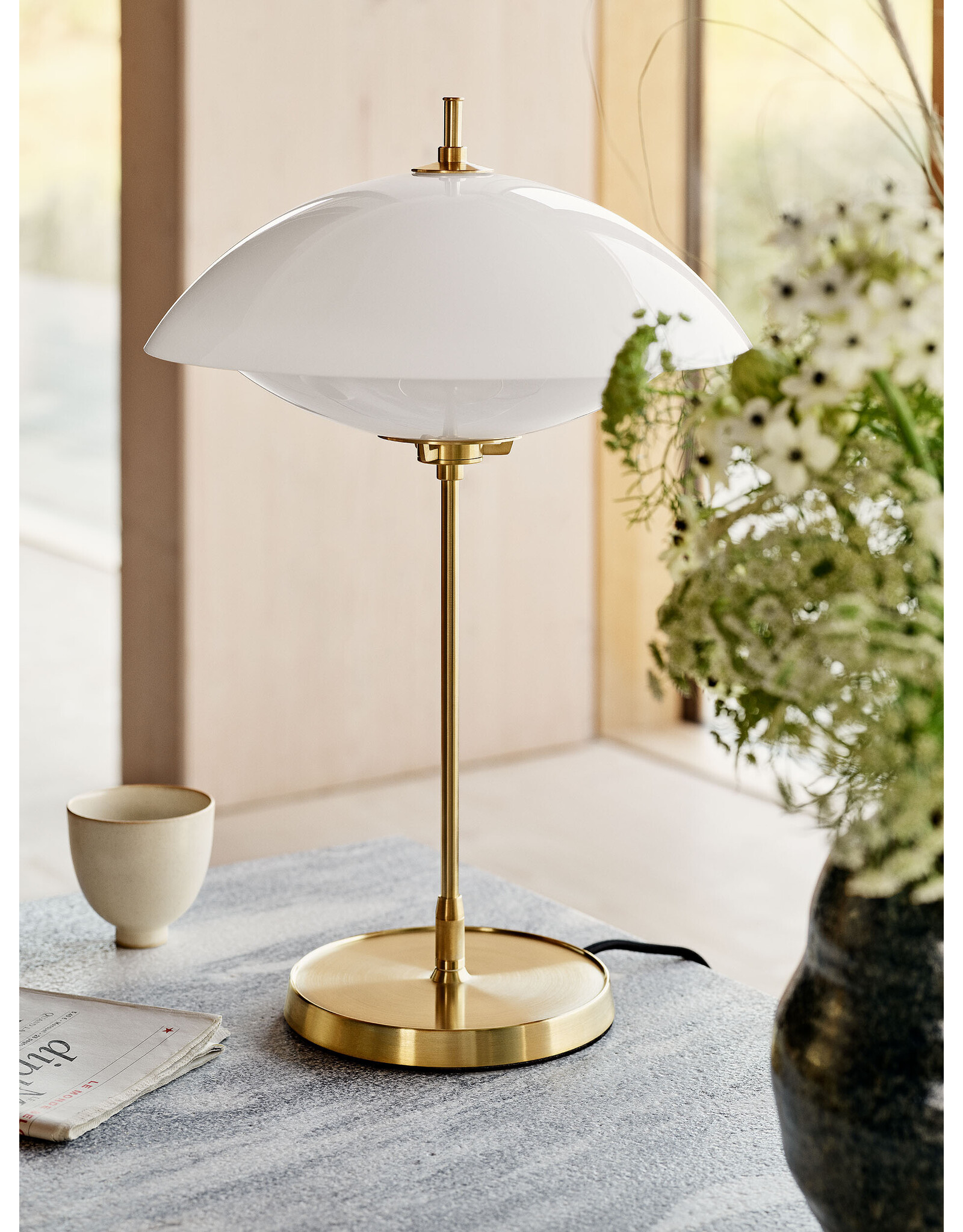 CLAM TABLE LAMP