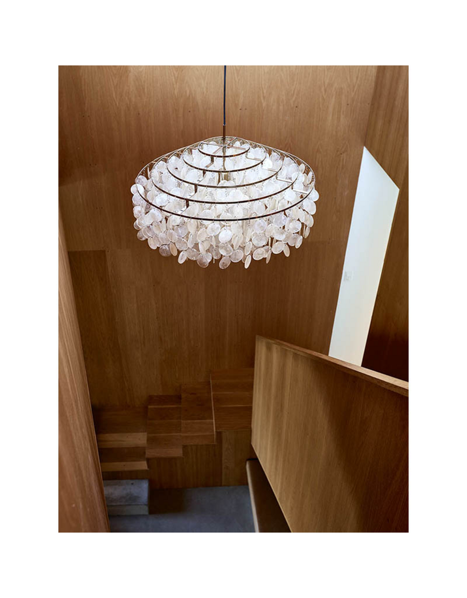 FUN 11DM BRASS PENDANT W/MOTHER OF PEARL DISCS