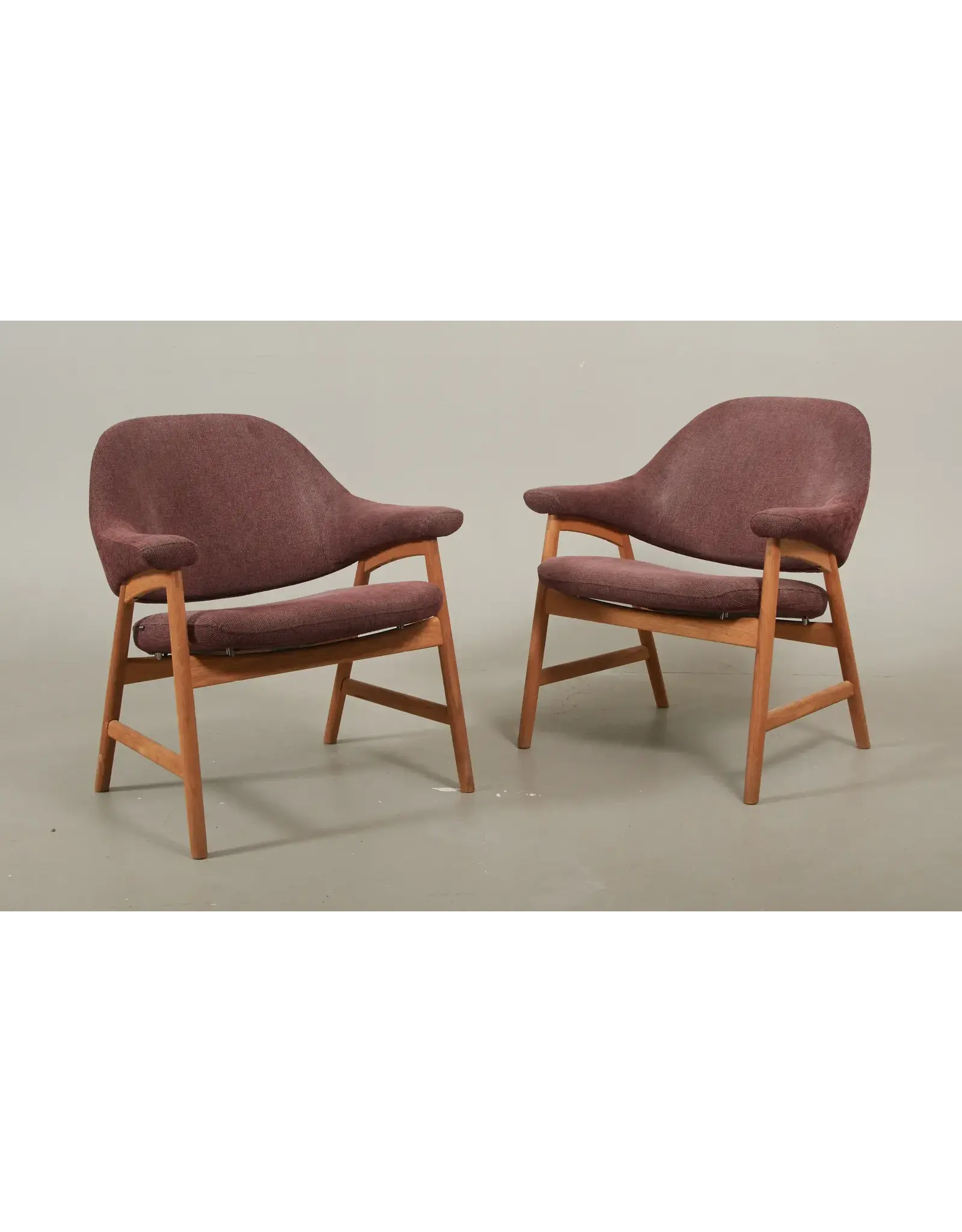 1960's INSPIRED PAIR OF BREEZE LOUNGE CHAIRS