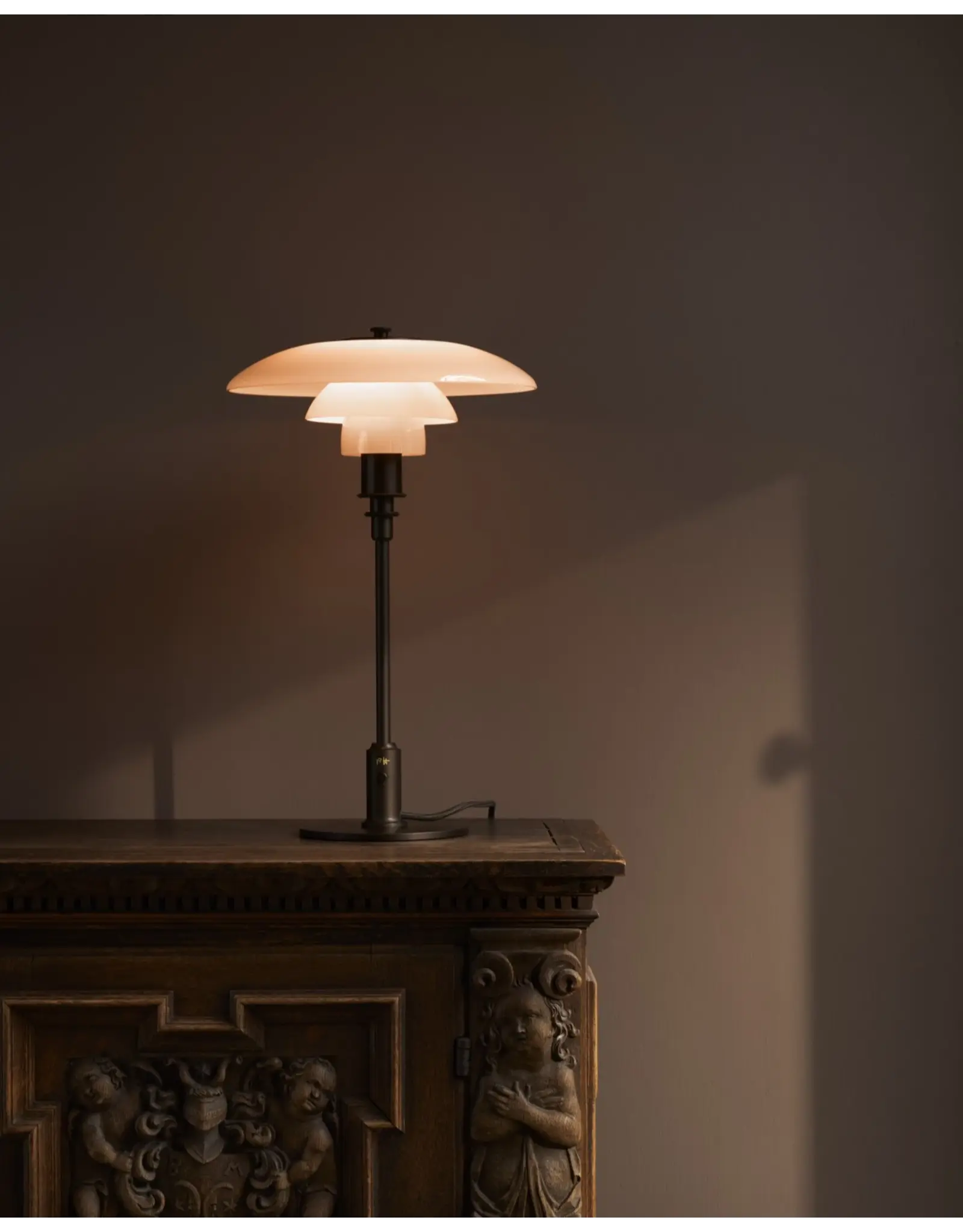PH 3/2 TABLE LAMP IN DUSTY TERRACOTTA