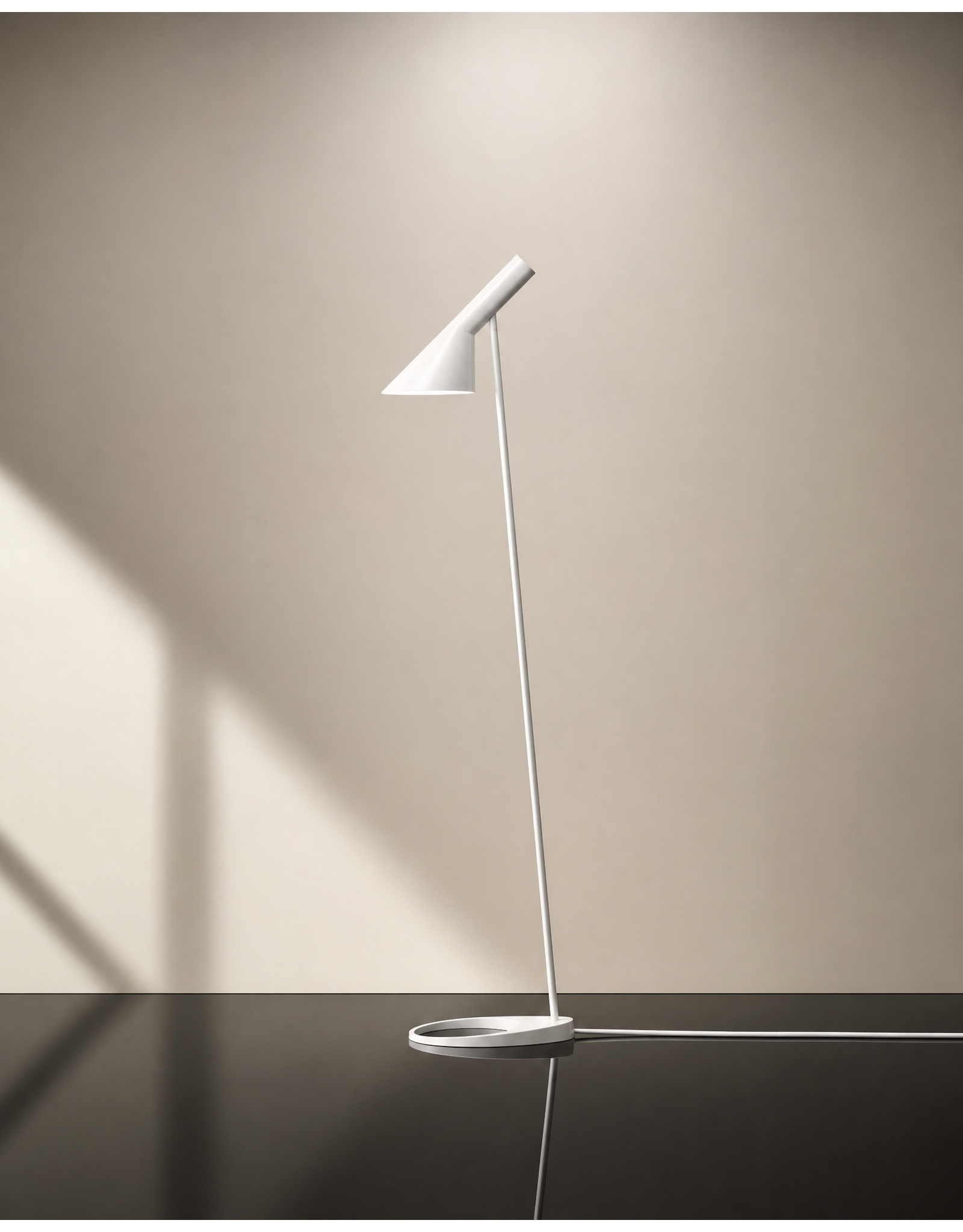 AJ FLOOR LAMP IN WHITE