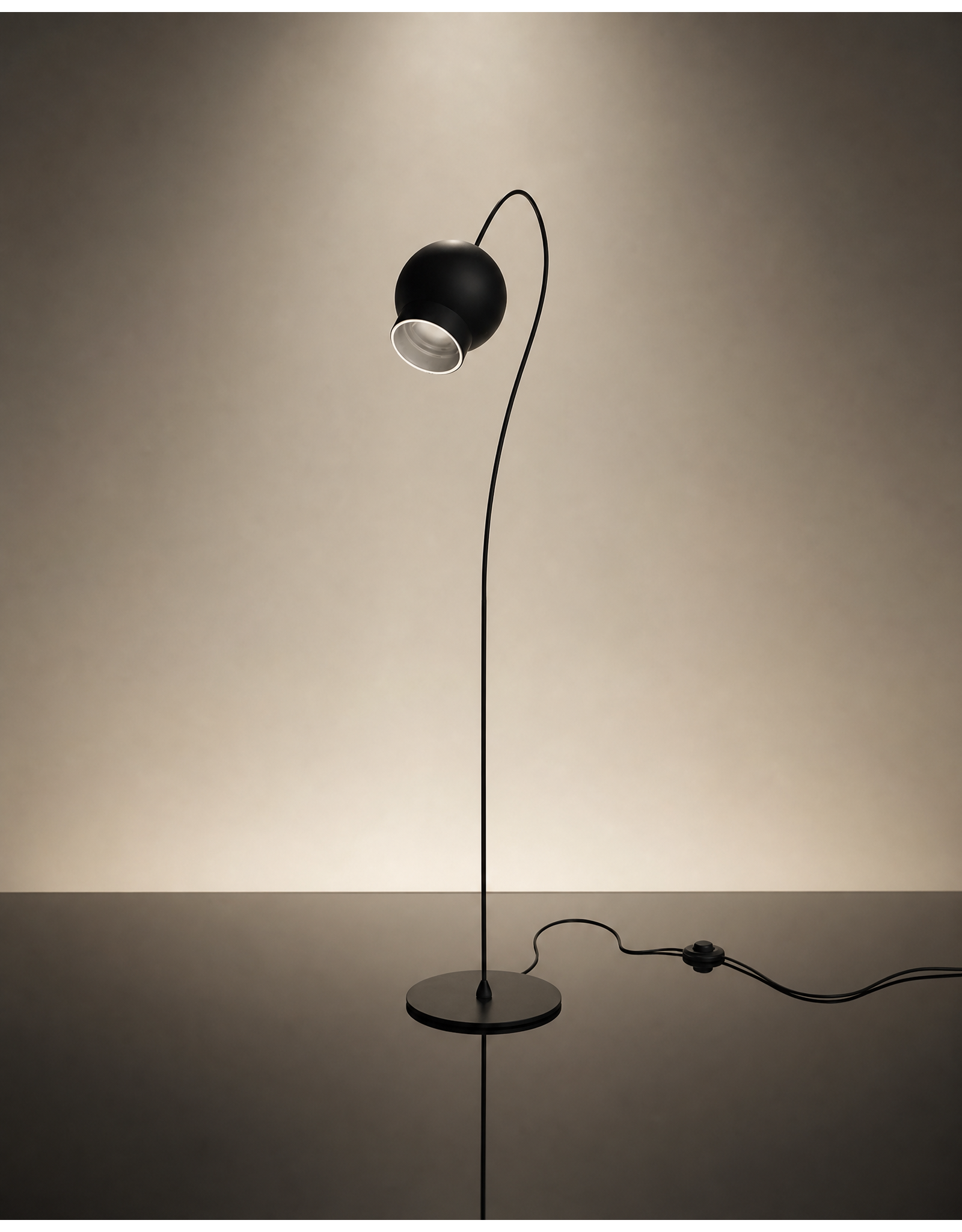 OGLE LED FLOOR LAMP IN BLACK