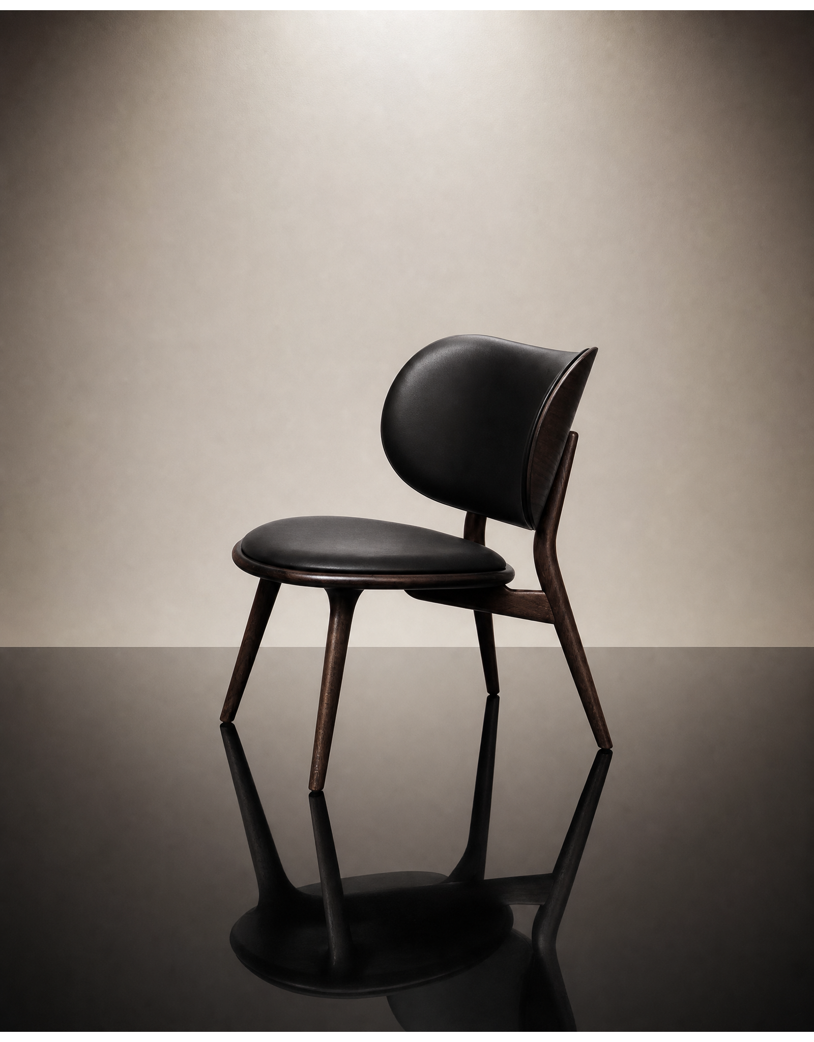 THE LOUNGE CHAIR