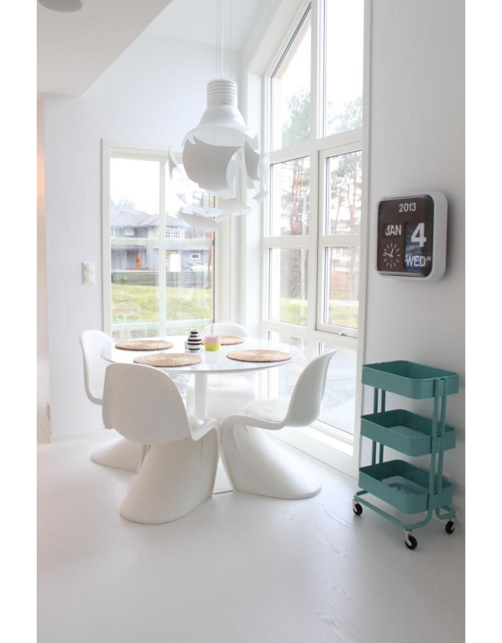 (SHOWROOM ITEM) PANTON ROUND TABLE
