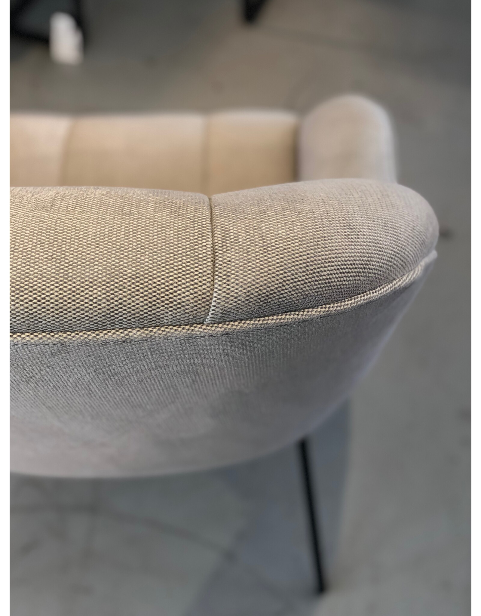 MANGO LOUNGE CHAIR