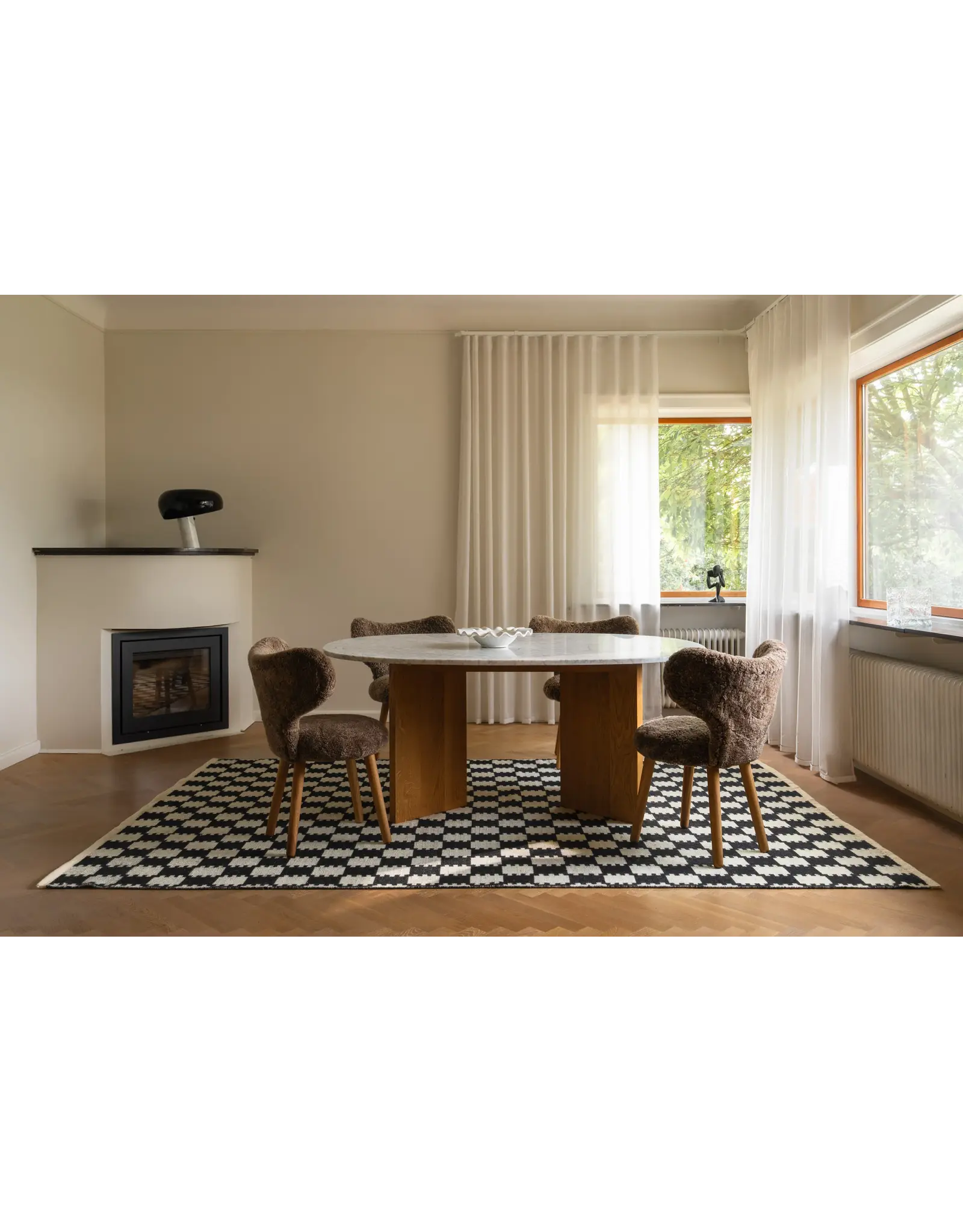 NORDICMODERN RUG VK-5 IN BLACK /WHITE COLOUR