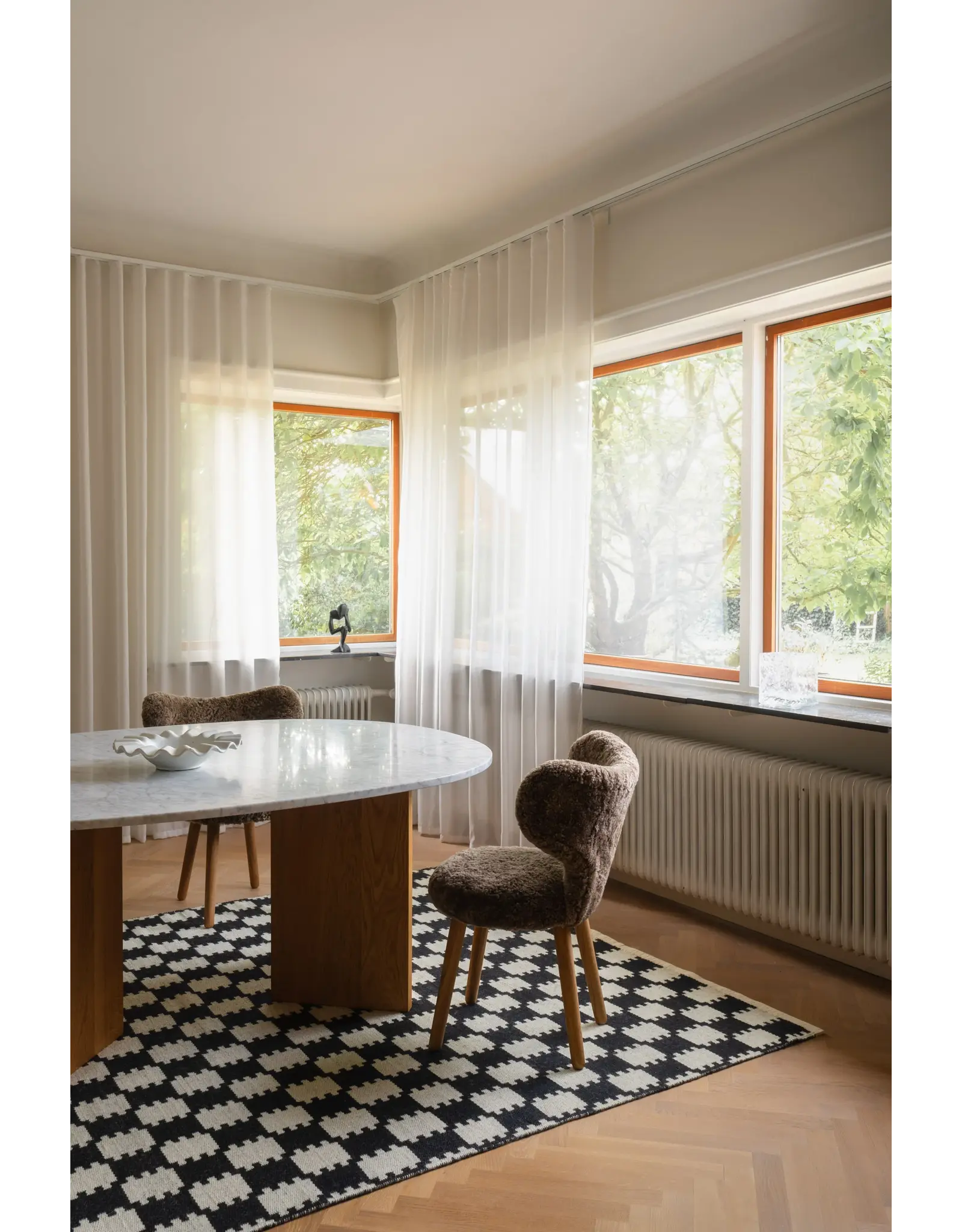 NORDICMODERN RUG VK-5 IN BLACK /WHITE COLOUR