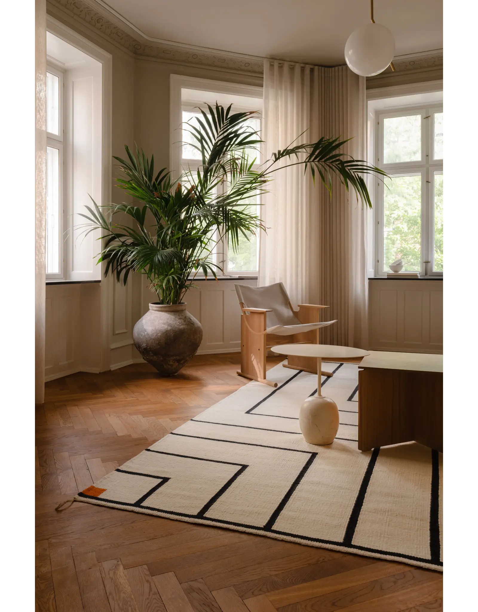 NORDICMODERN RUG VK-1 IN WHITE/BLACK  COLOUR
