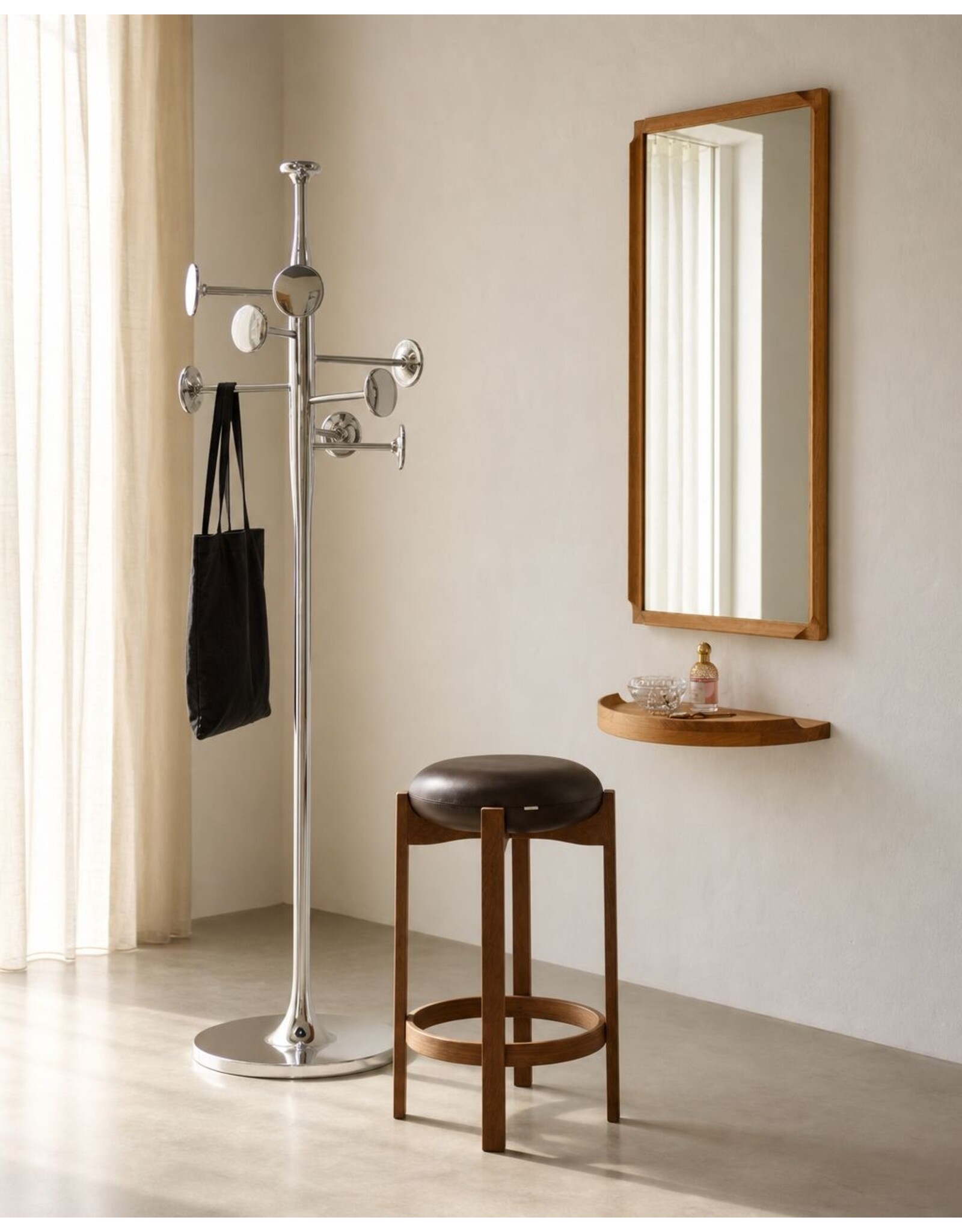 TRUMPET COATSTAND IN PARTLY RECYCLED ALUMINIUM