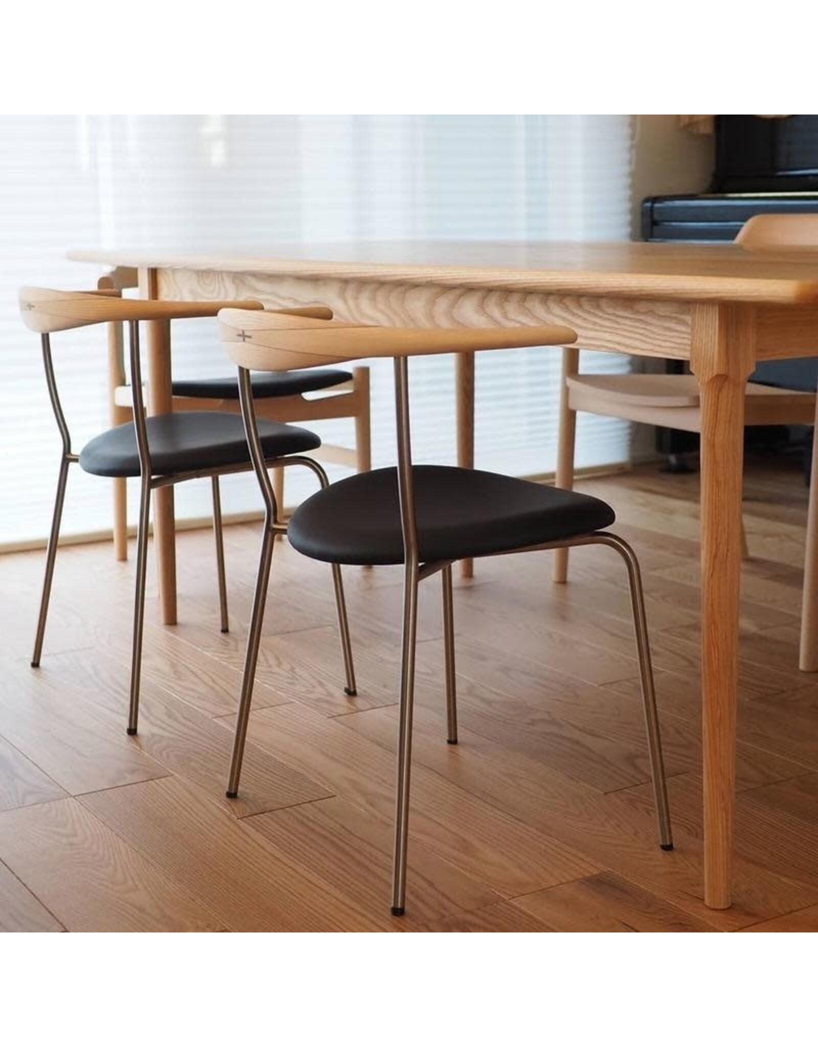 PP701 MINIMAL CHAIR