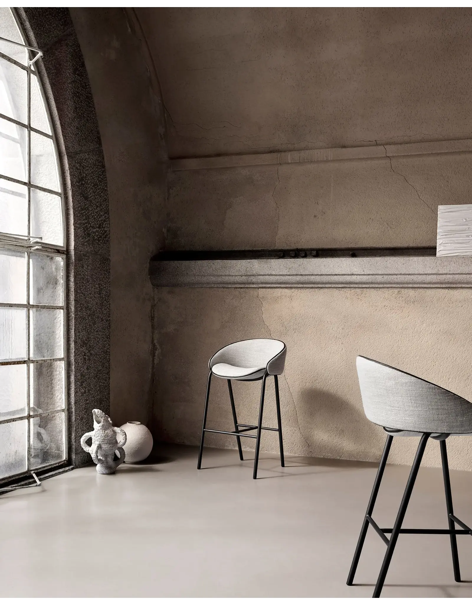 FOLIUM COUNTER STOOL