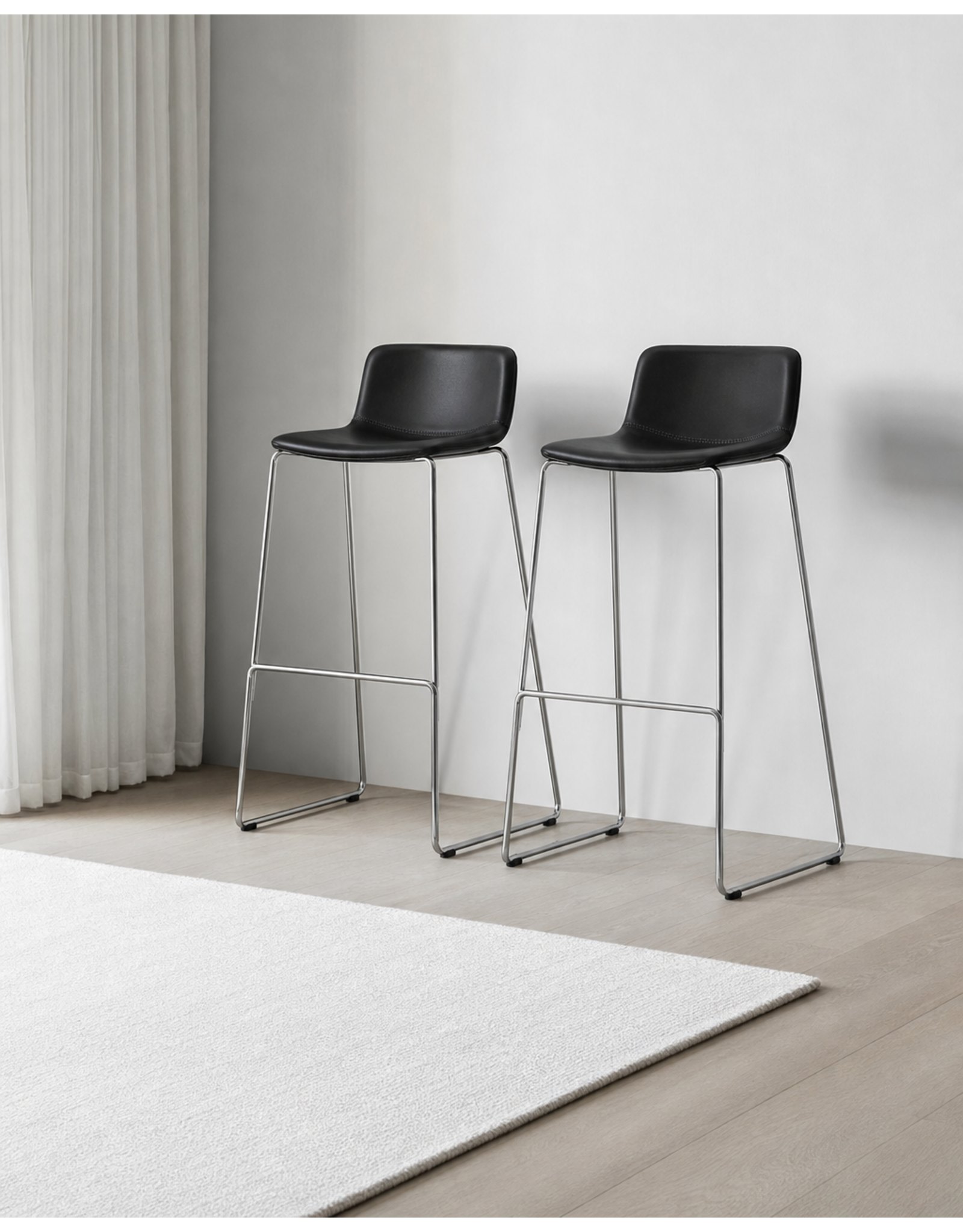4312 PATO COUNTER STOOL IN BLACK LEATHER