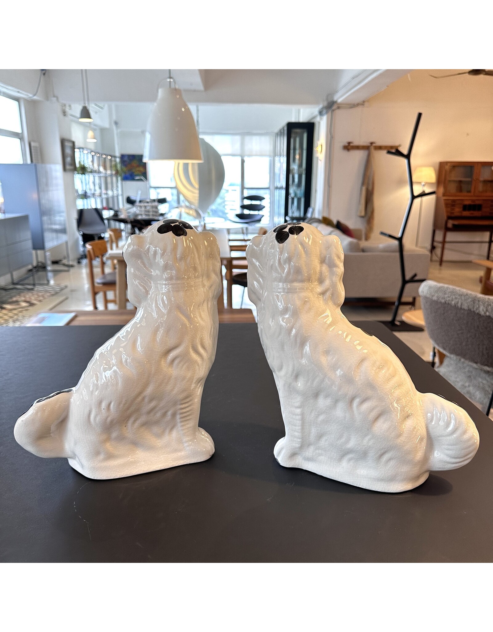 HAND PAINTED 斯塔福德郡獵犬一對
