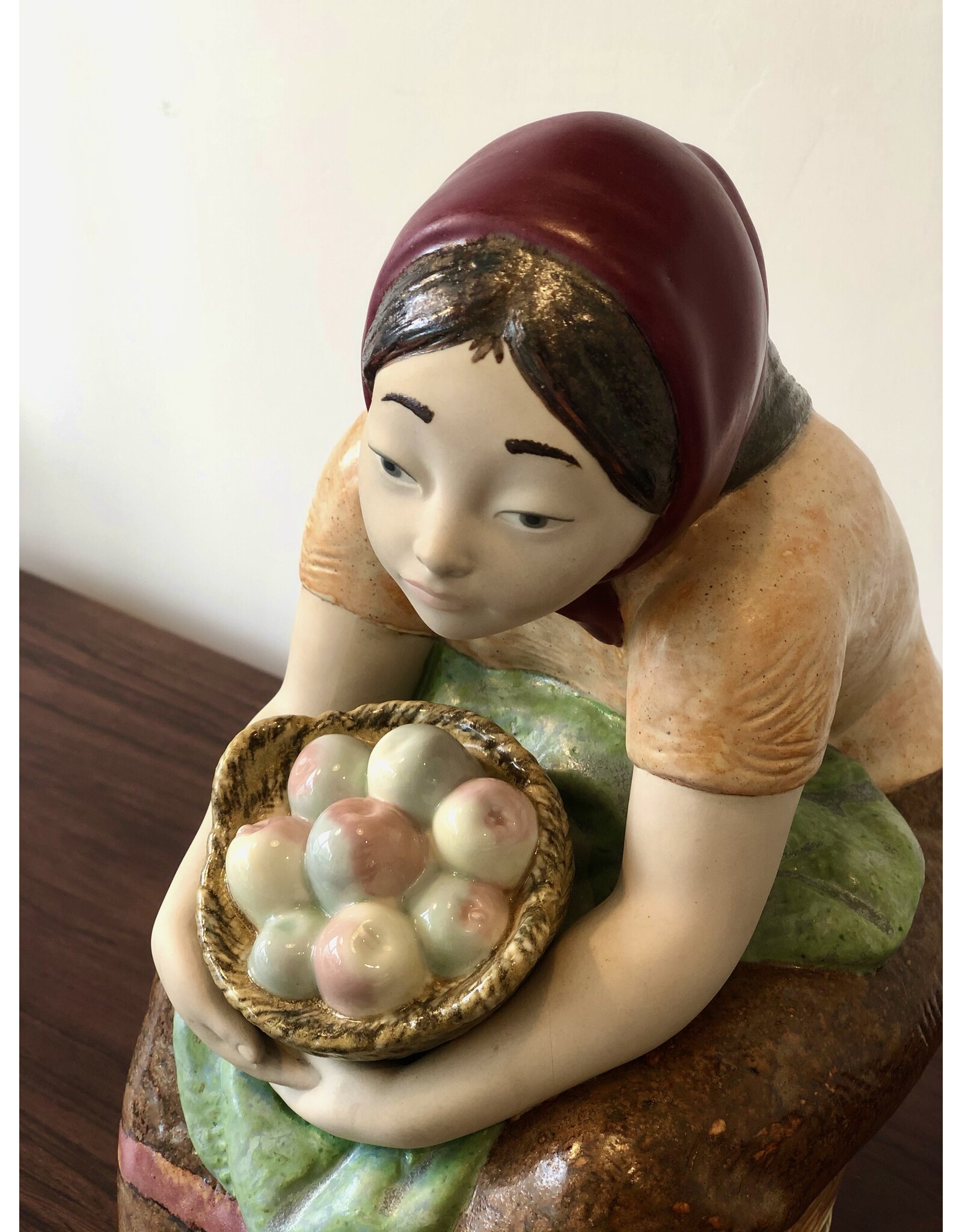 1970's 稀有的農婦 ZAPHIR 小雕像