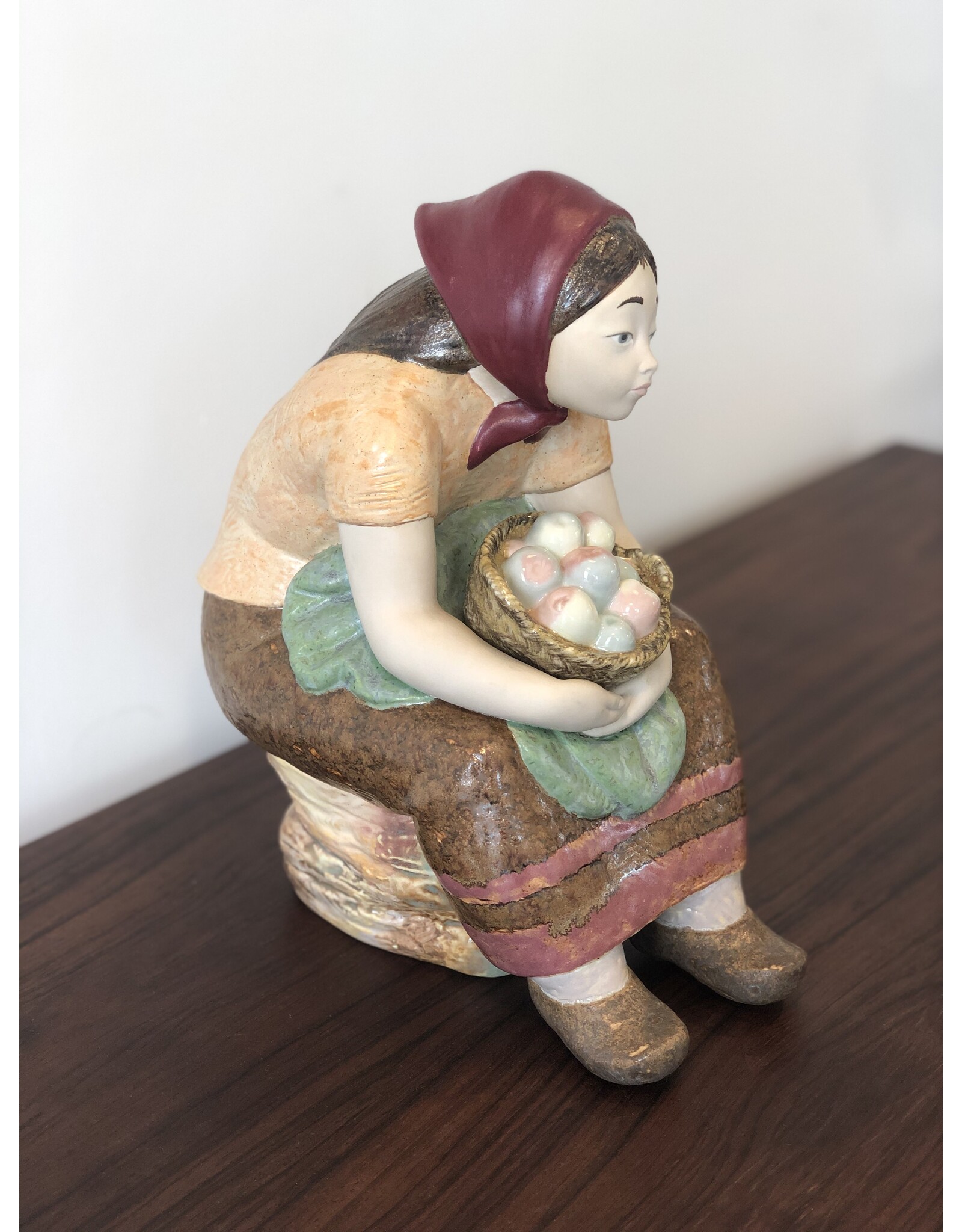 1970's 稀有的農婦 ZAPHIR 小雕像