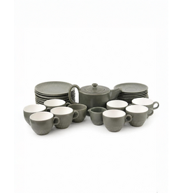 35 件灰釉陶茶具 (8人用)