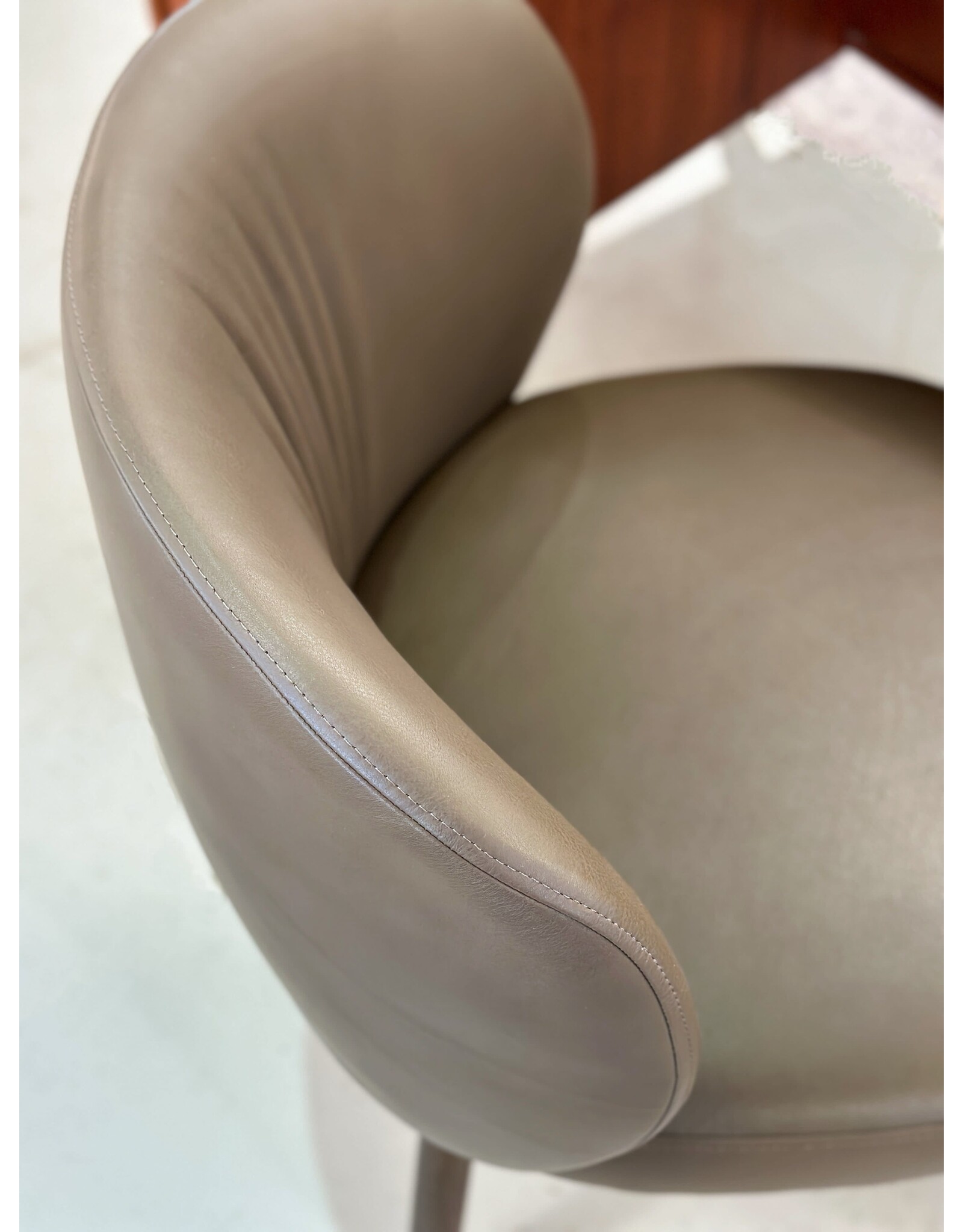 OVATA DINING CHAIR