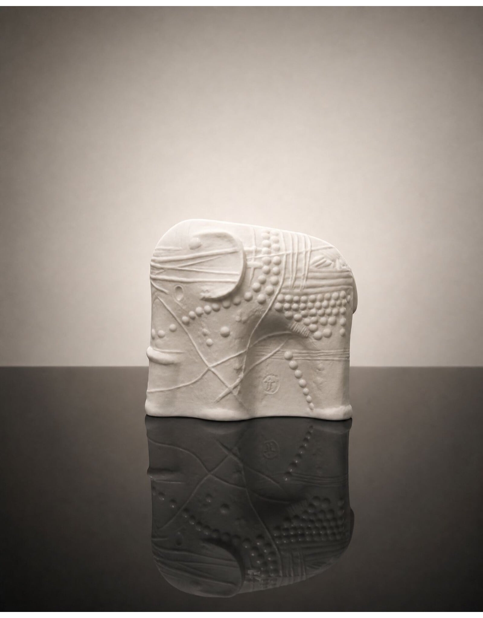 CERAMIC SCULPTURE 白象陶瓷雕塑