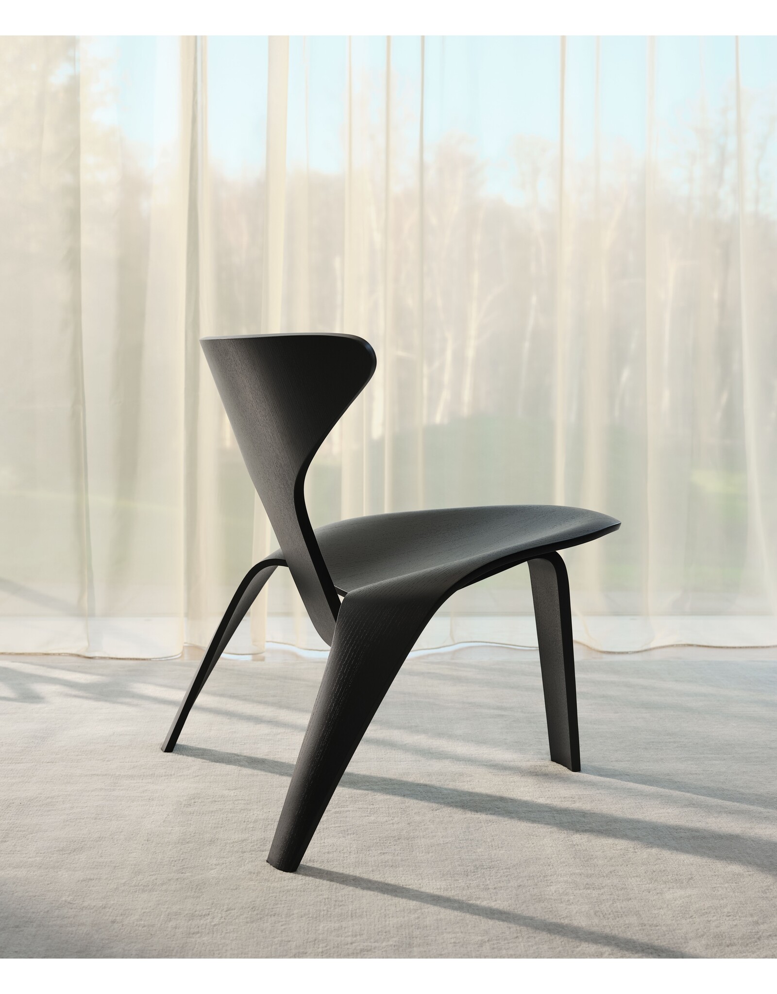 PK0 A LOUNGE CHAIR