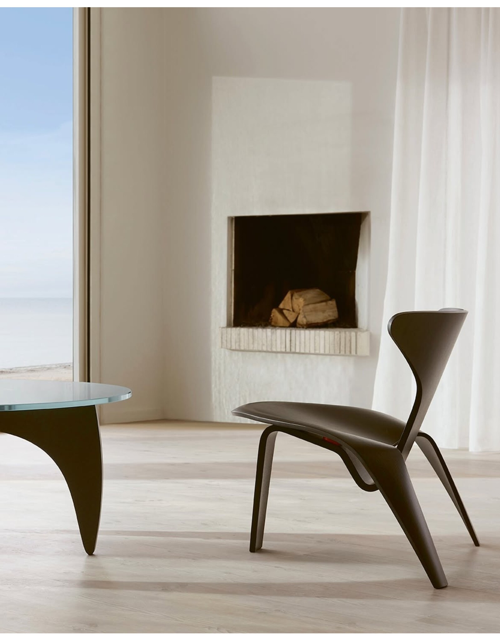 PK0 A LOUNGE CHAIR