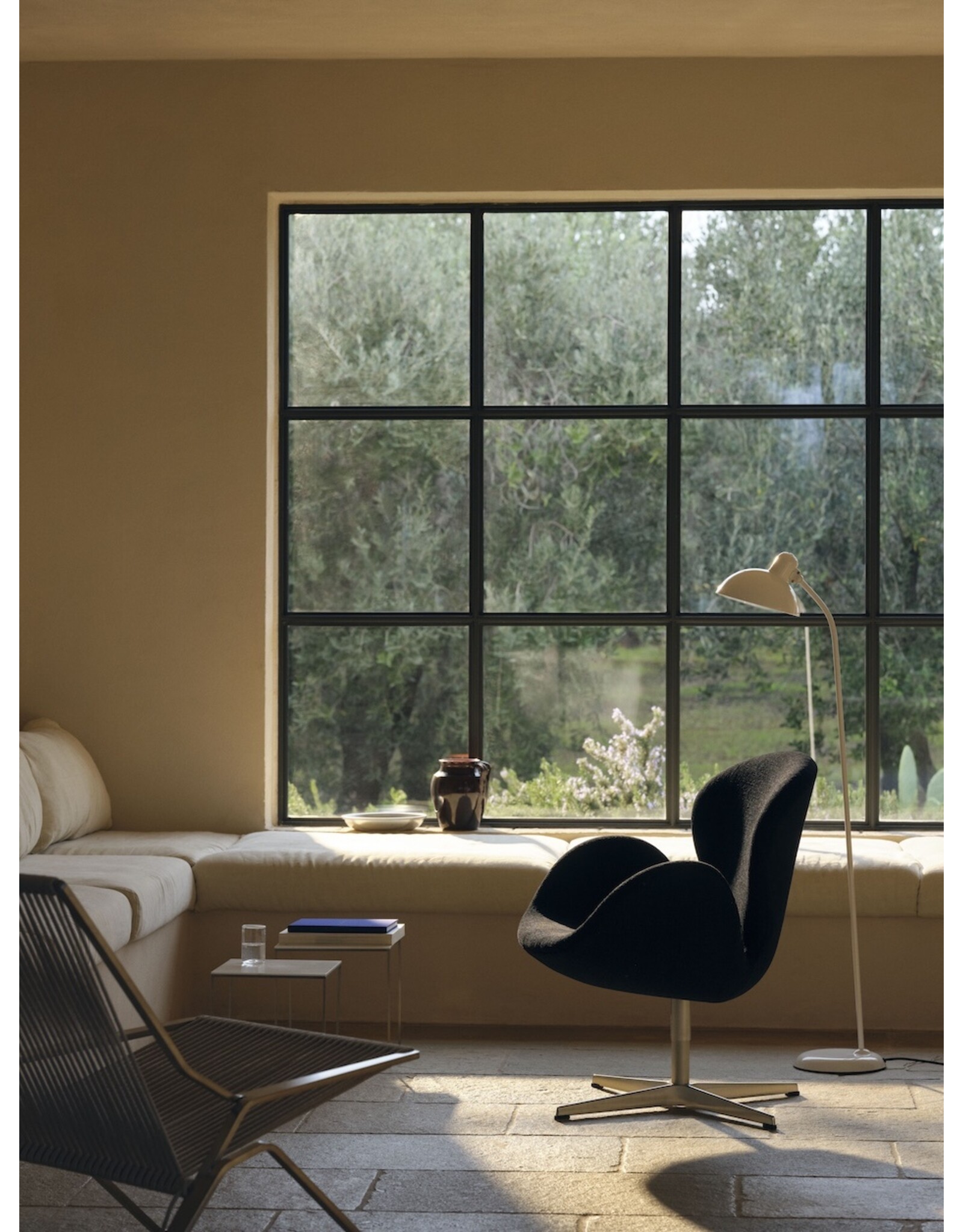 3320 SWAN EASY CHAIR
