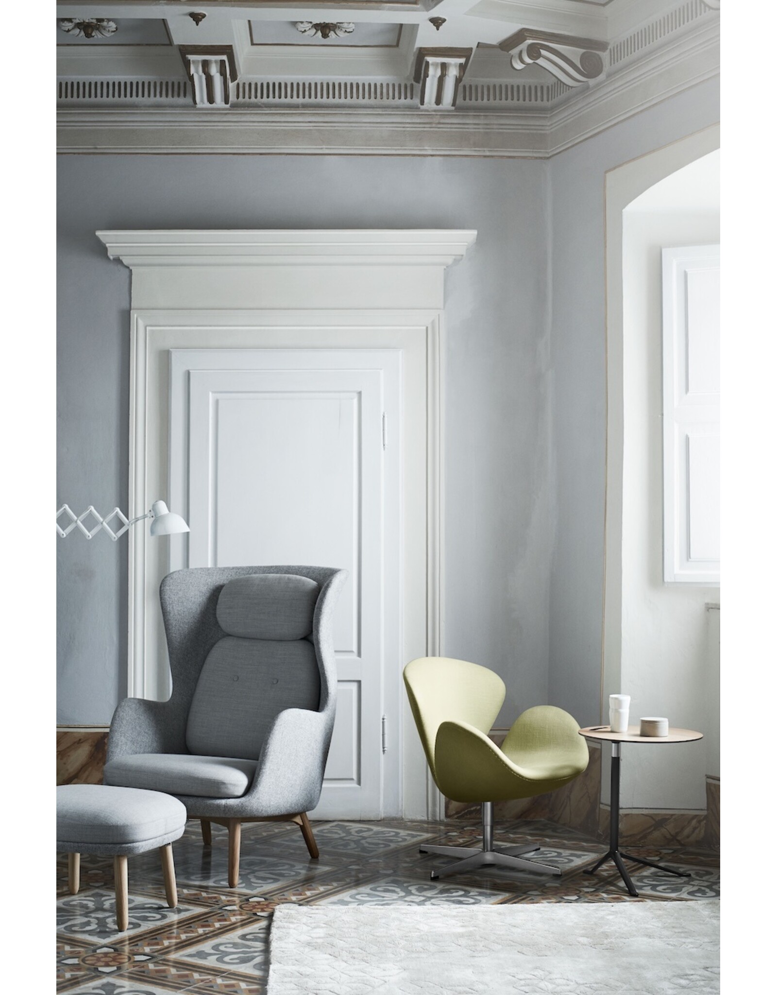 3320 SWAN EASY CHAIR
