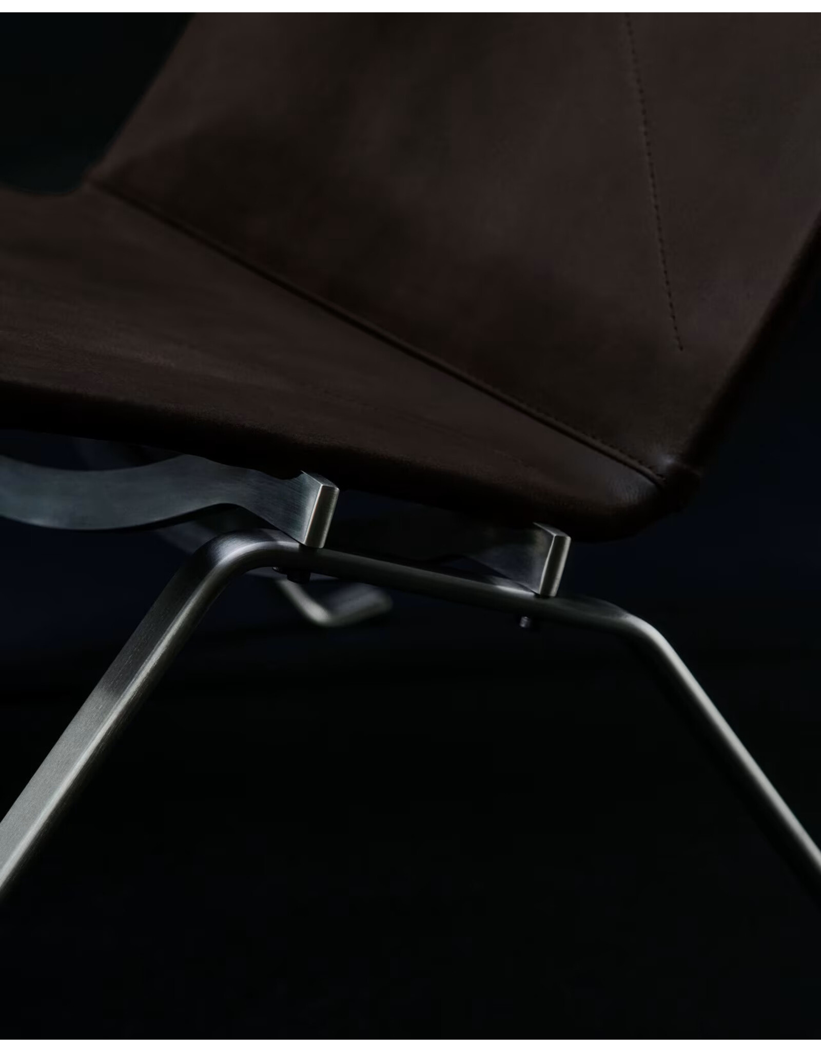 PK22 LOUNGE CHAIR IN HAZE LEATHER