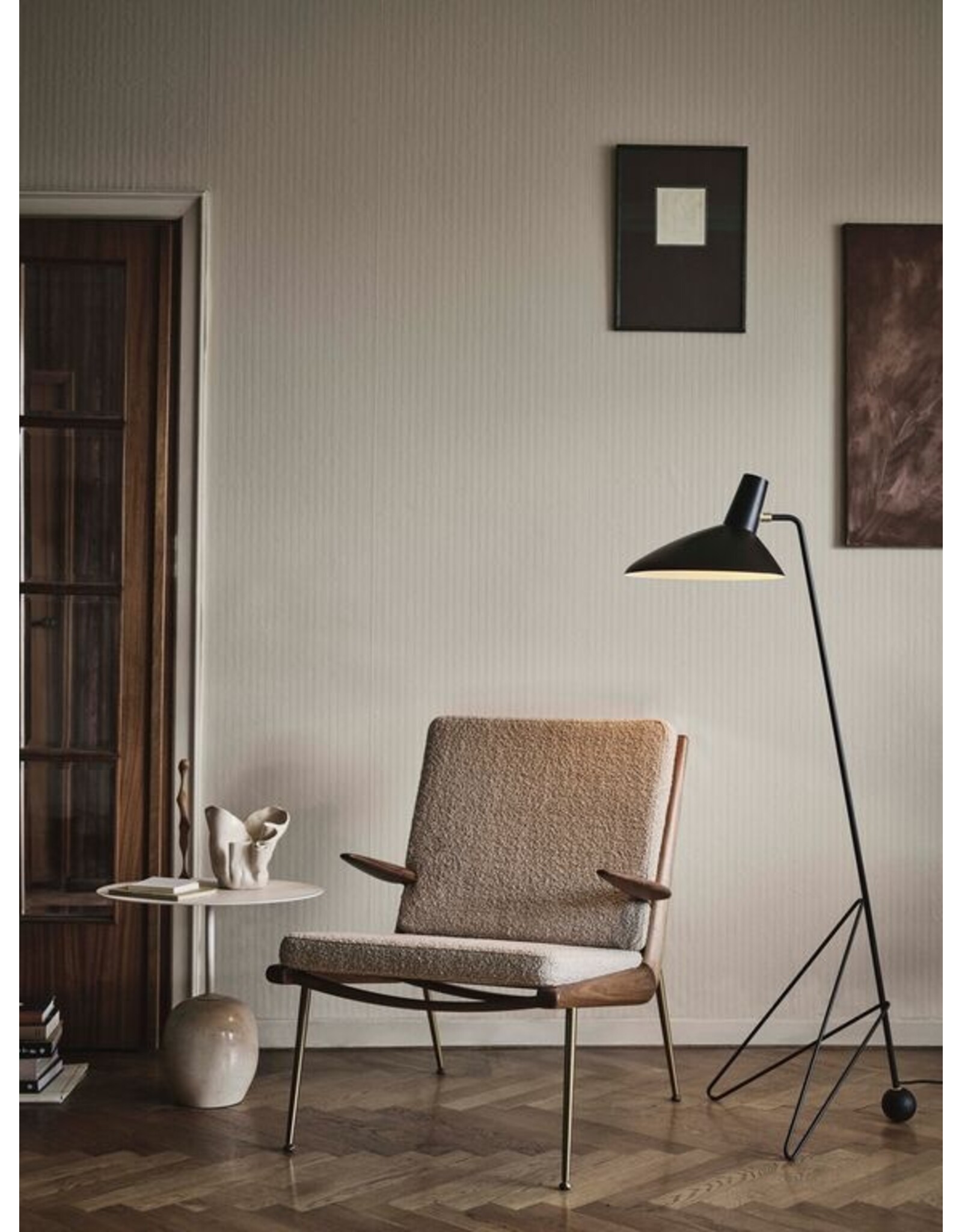 BOOMERANG CHAIR WITH ARMREST
