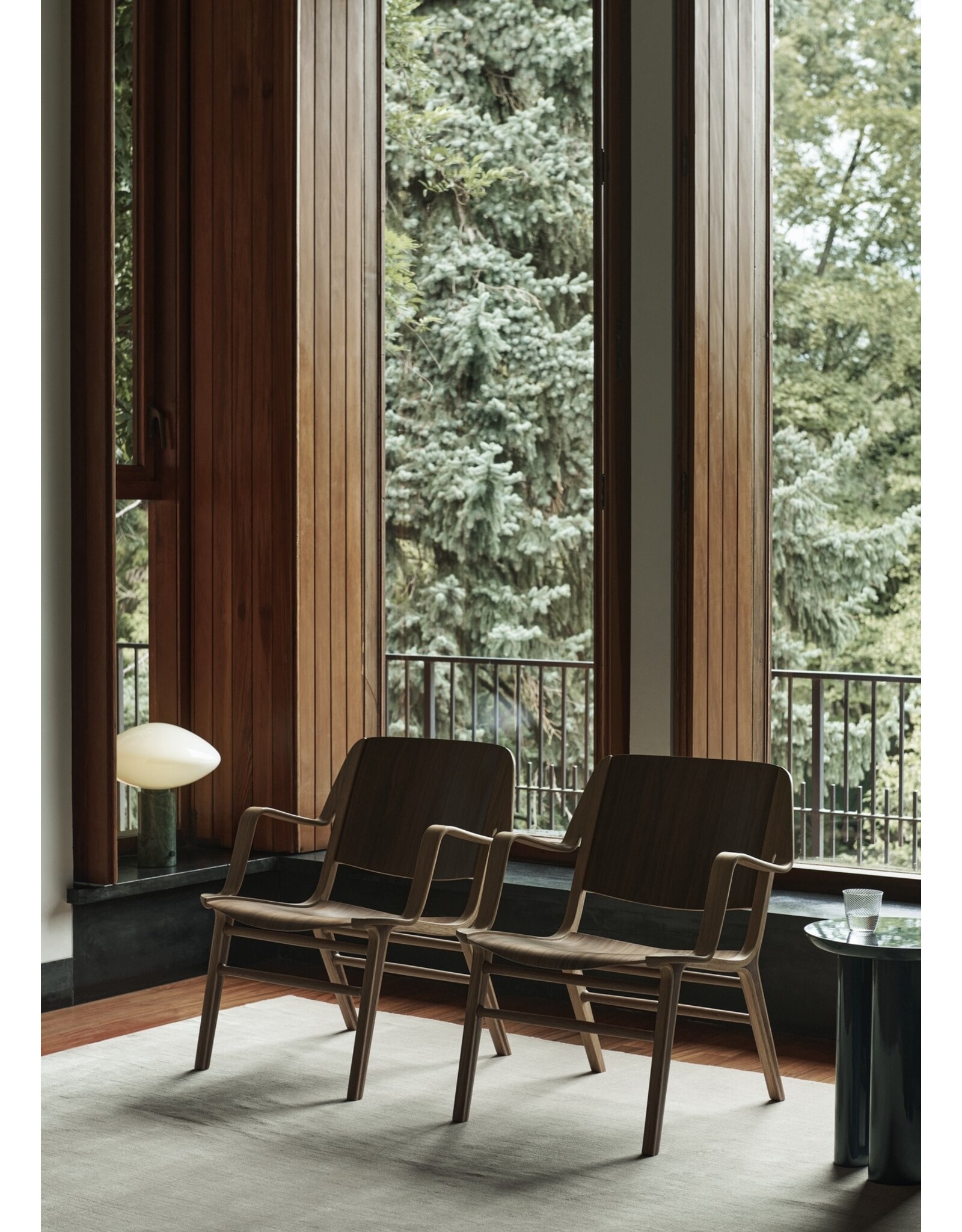 HM11 AX LOUNGE CHAIR WITH ARMREST