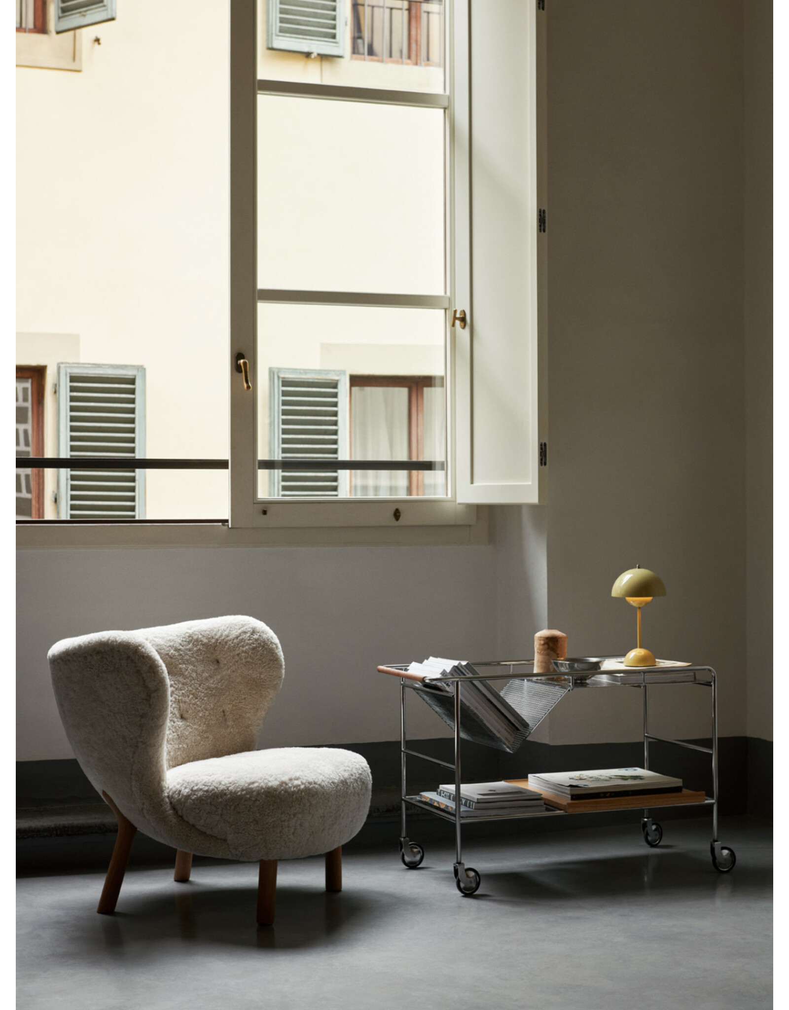 VB1 LITTLE PETRA LOUNGE CHAIR