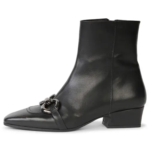 TESS BLACK TESS BLACK