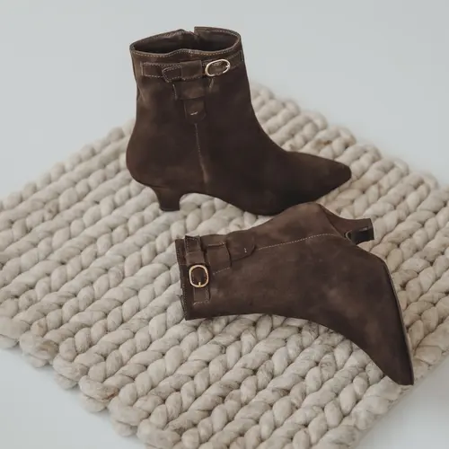 CLUB BROWN