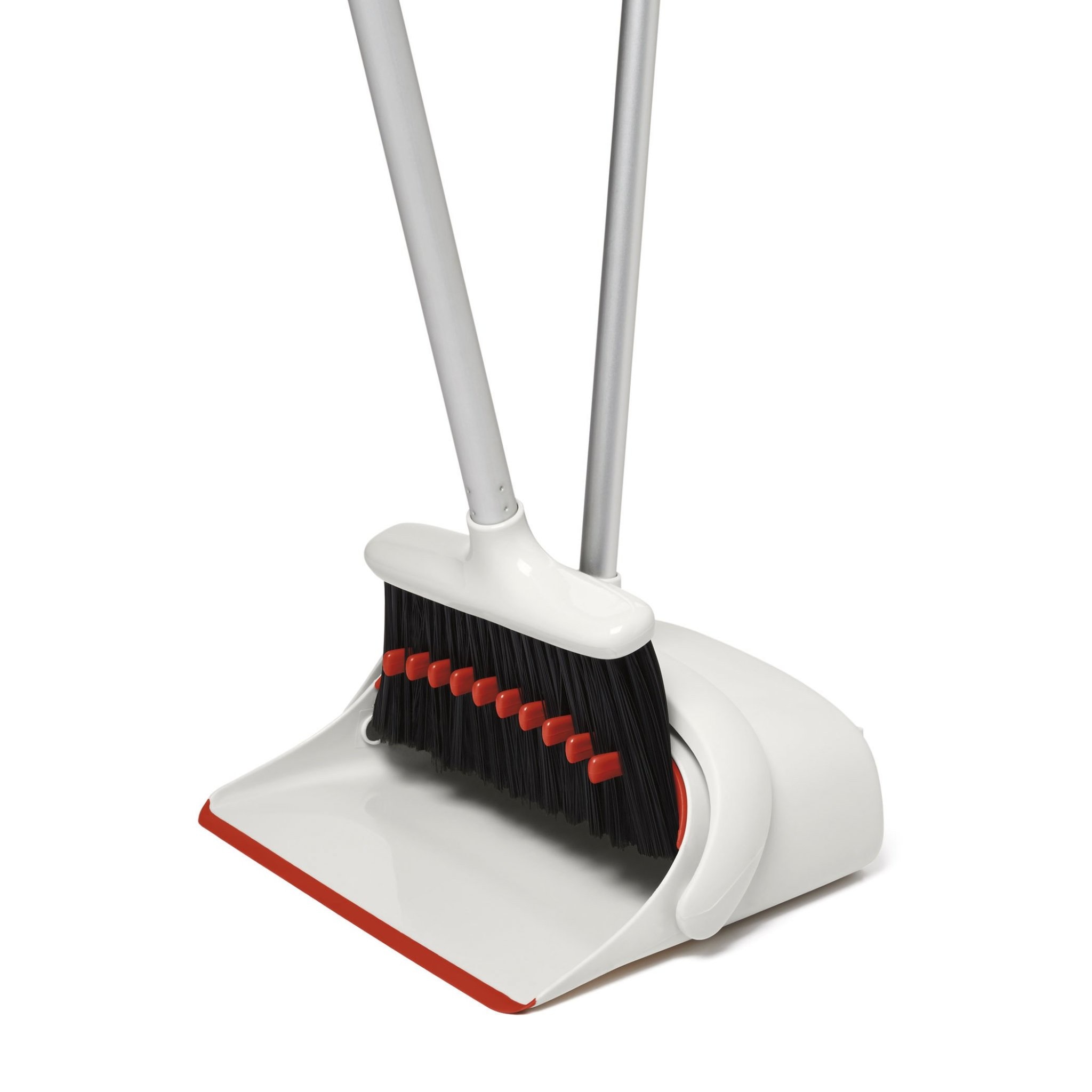 https://cdn.webshopapp.com/shops/313940/files/367145632/oxo-good-grips-sweep-set-with-extendable-broom-lar.jpg