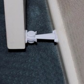 Dreambaby Door Catches P2