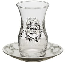 Kunstglas-Kidduschbecher mit Keramikuntertasse – 10 cm