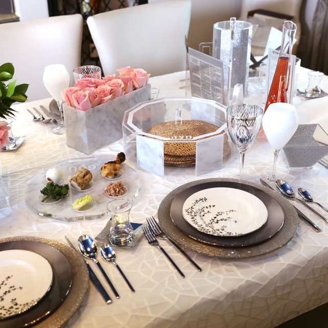 Waterdale Lucite Matzah Doos - Hexagon